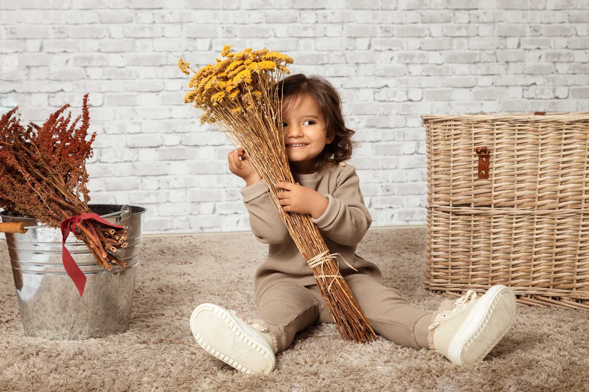 Pulli Jasmine Blue long-sleeve shirt for baby girls featuring olive wooden buttons and ribbed cuffs, made from organic honey comb cotton.