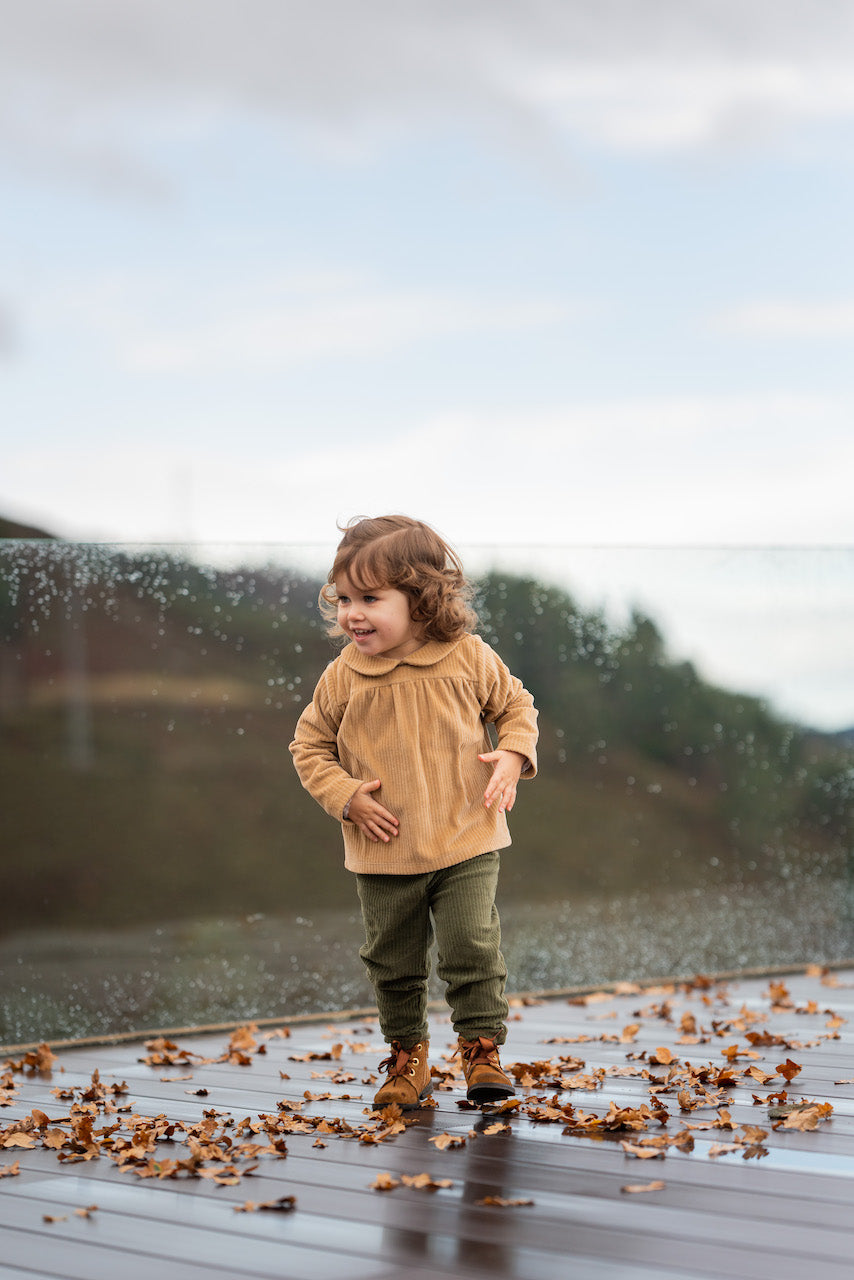 Shirt Colorado Khaki featuring long sleeves, round collar, and snap button closure, made from organic cotton and polyester.