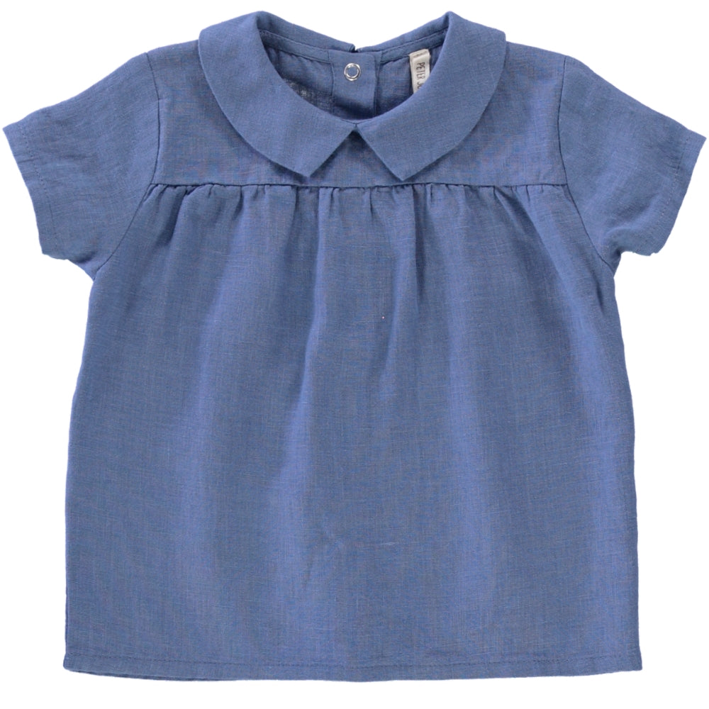 Shirt Papillon Celeste featuring a round collar, gathering on the chest, and snaps on the back in Rose and Blue Celeste colors.