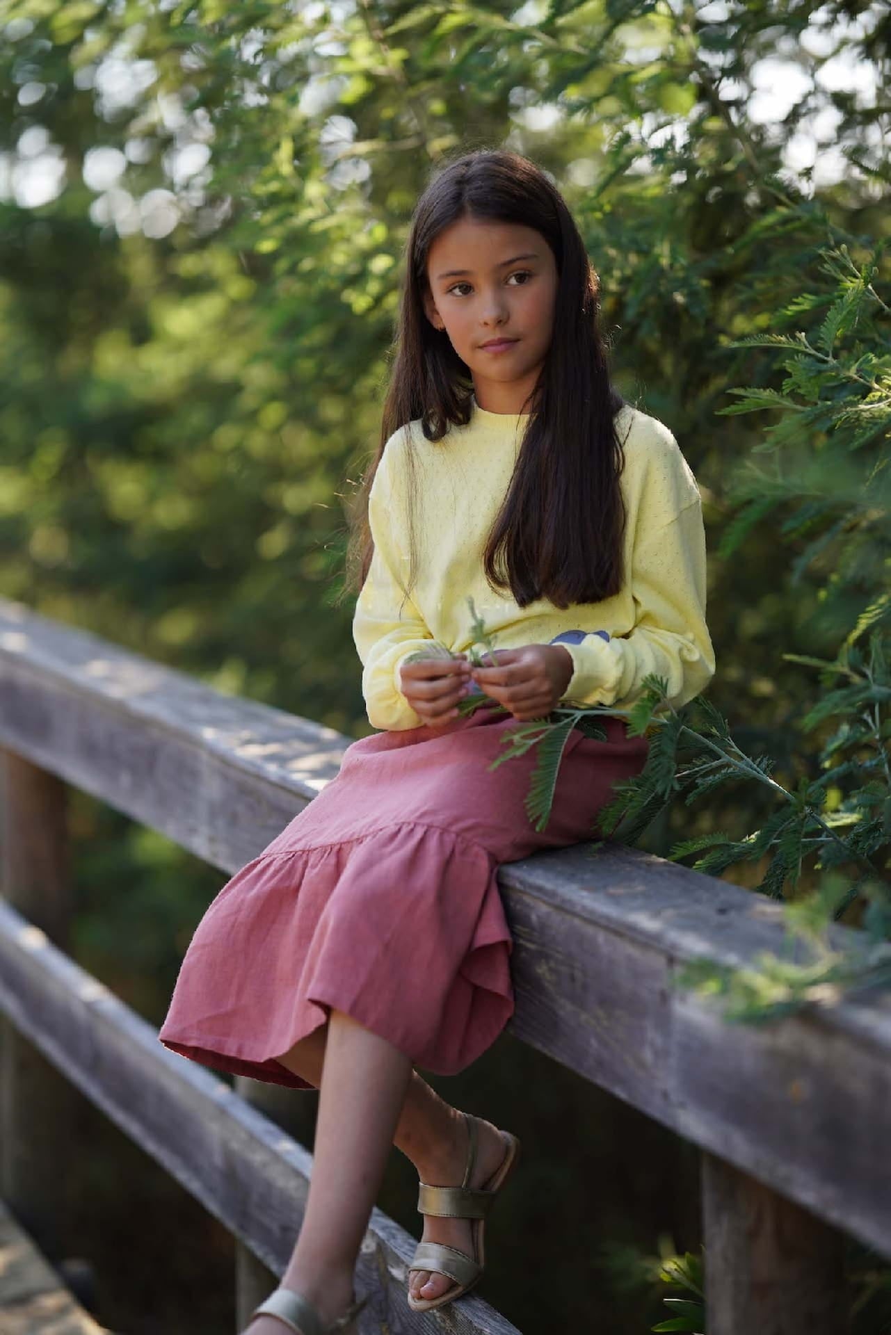 A stylish Skirt Tulip Rose made from 100% linen, featuring an elasticised waist and side pockets, displayed in rose color.