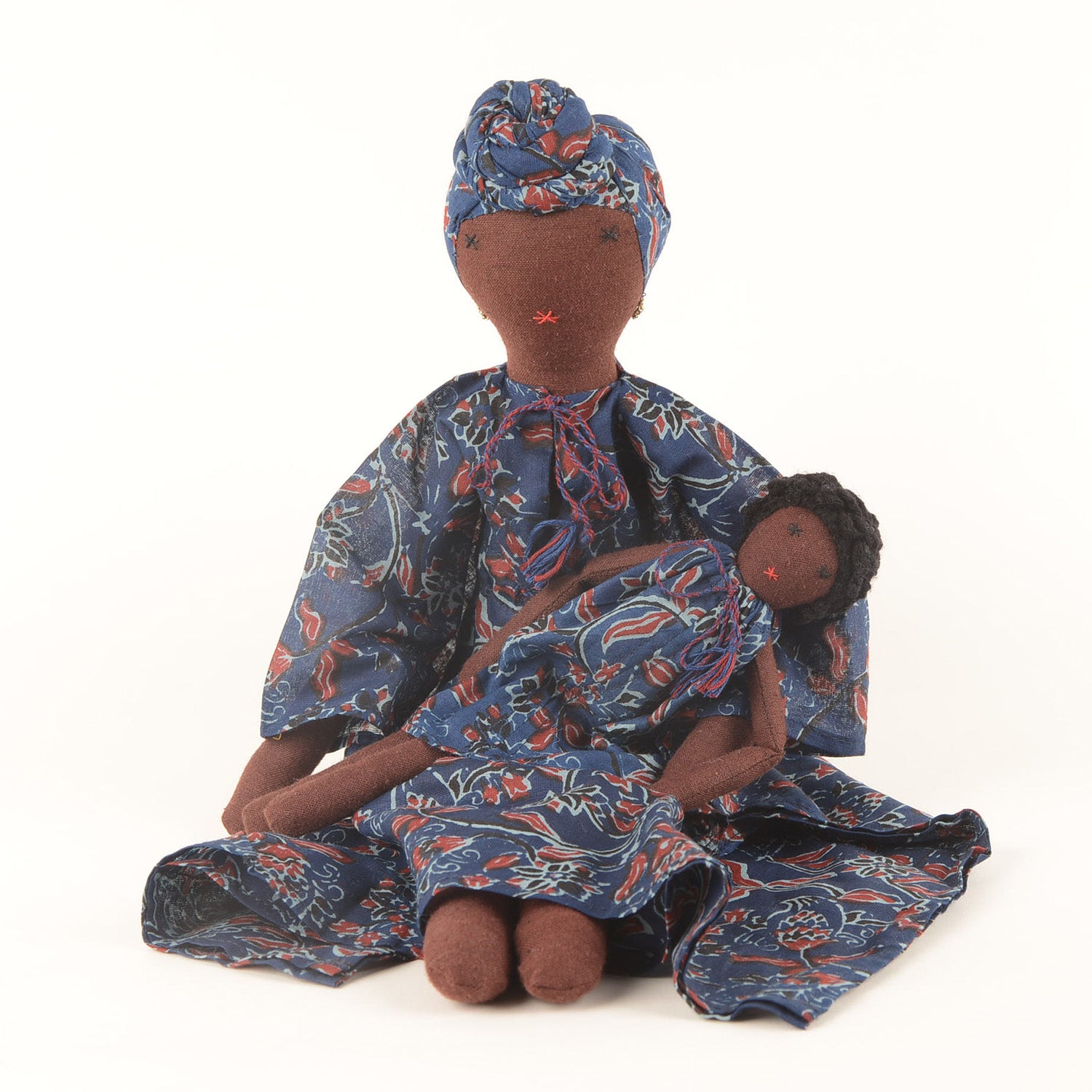 Soumba Mom&Mini dolls showcasing diversity, handcrafted by Afghan women refugees, featuring vibrant colors and unique designs.