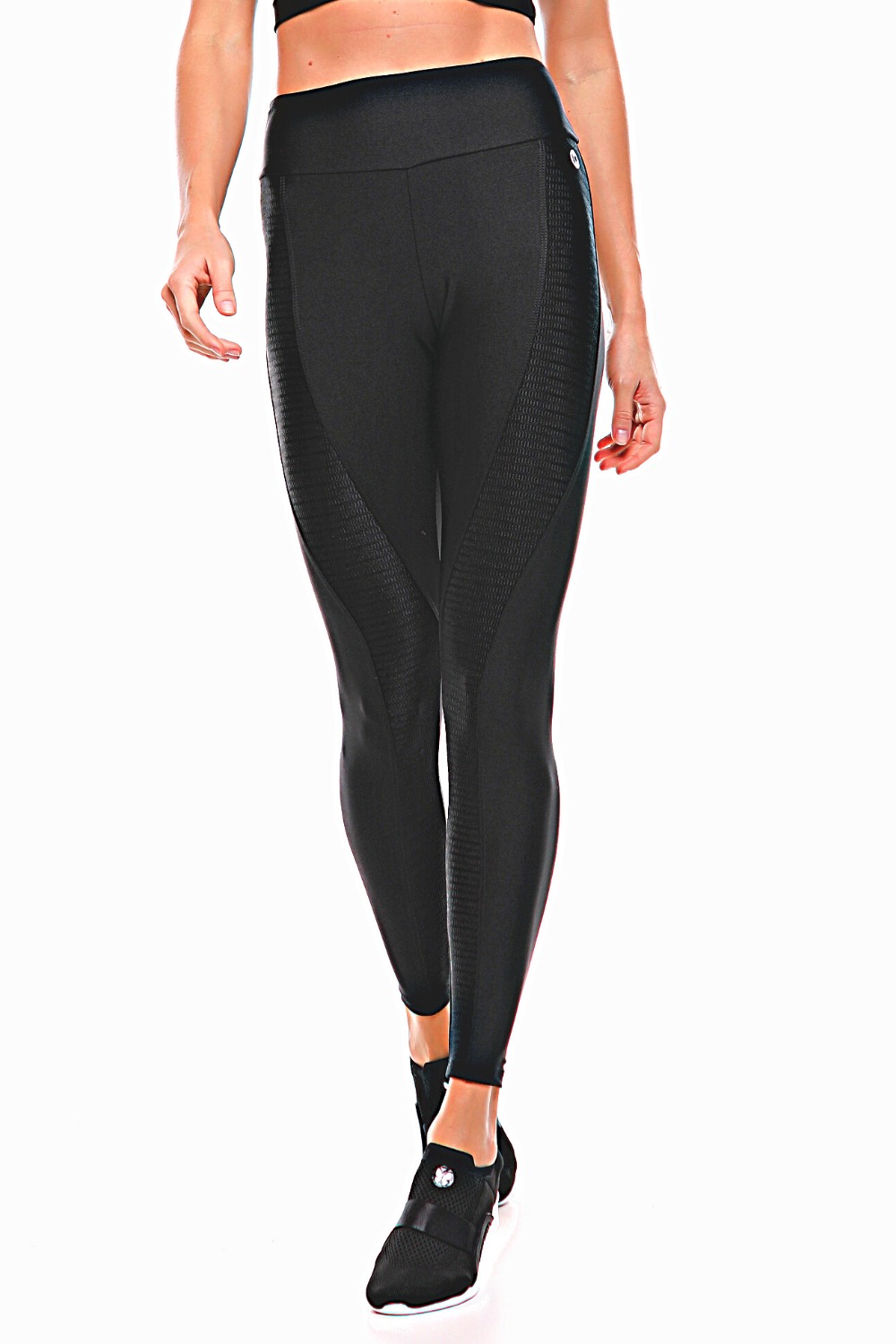 Fearless Glossy Legging showcasing sleek airbrush effect and back pockets, perfect for workouts and casual outings.