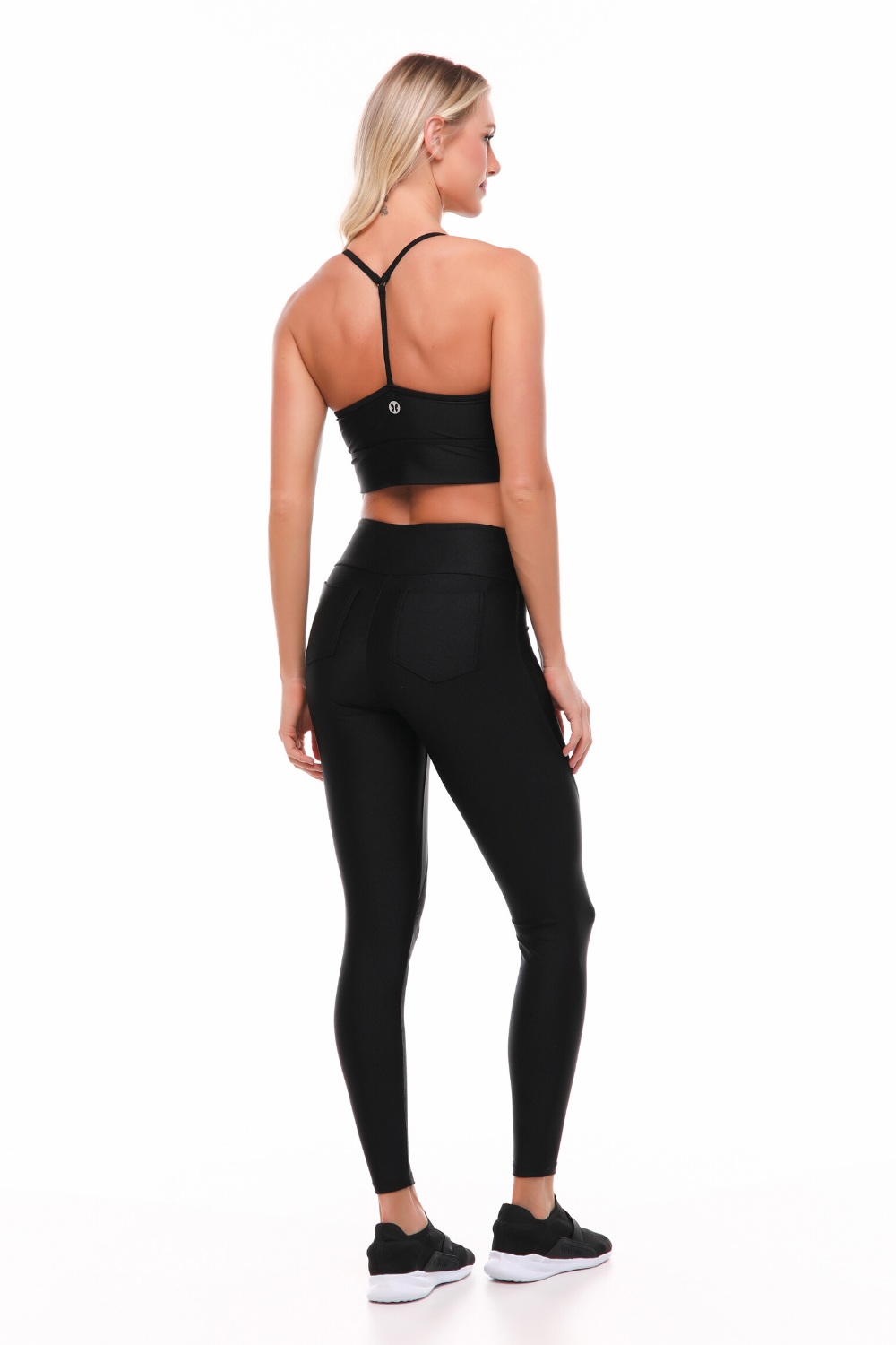 Fearless Glossy Legging showcasing sleek airbrush effect and back pockets, perfect for workouts and casual outings.