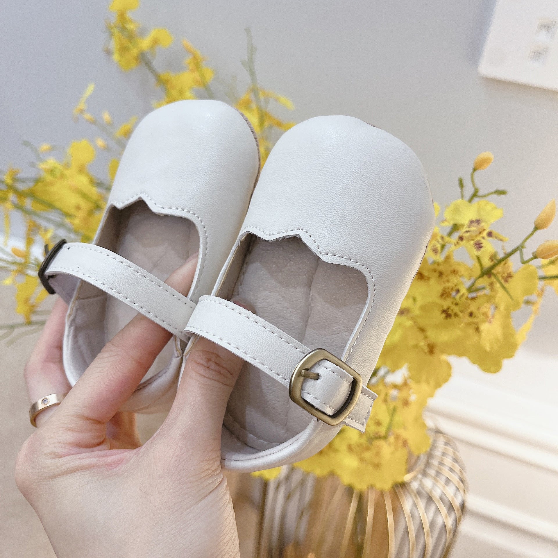 Autumn Fashion Baby Girl Solid Color Leather Toddler Shoes in white, black, khaki, and brown, showcasing their stylish design and quality material.