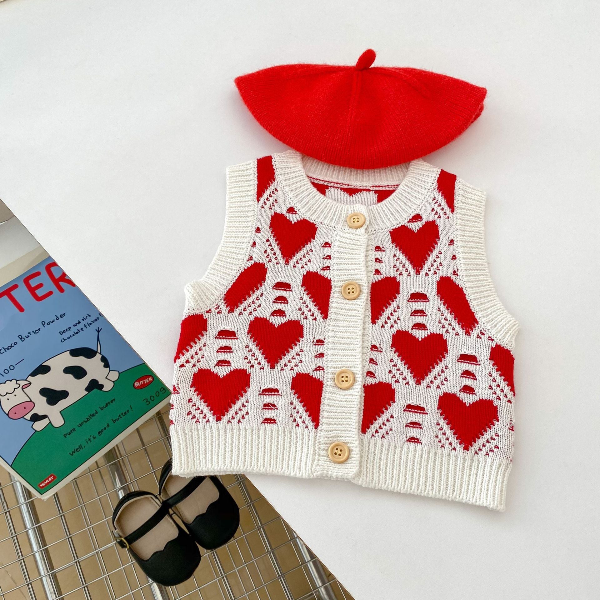 Autumn Heart Style Sleeveless Knitwear Cardigan in black and red, featuring a heart pattern, perfect for babies.