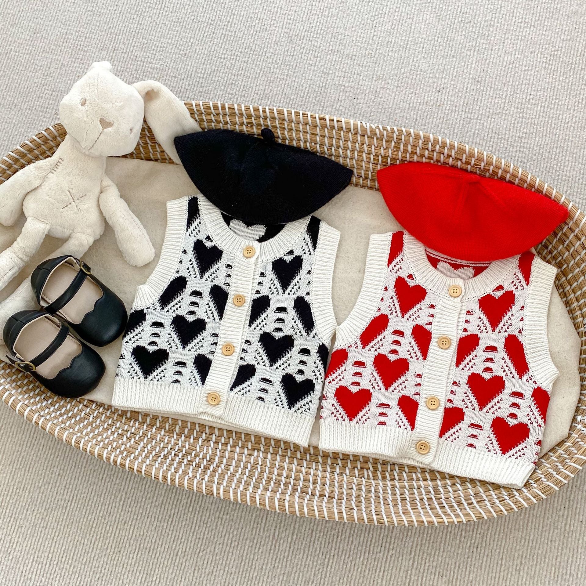 Autumn Heart Style Sleeveless Knitwear Cardigan in black and red, featuring a heart pattern, perfect for babies.