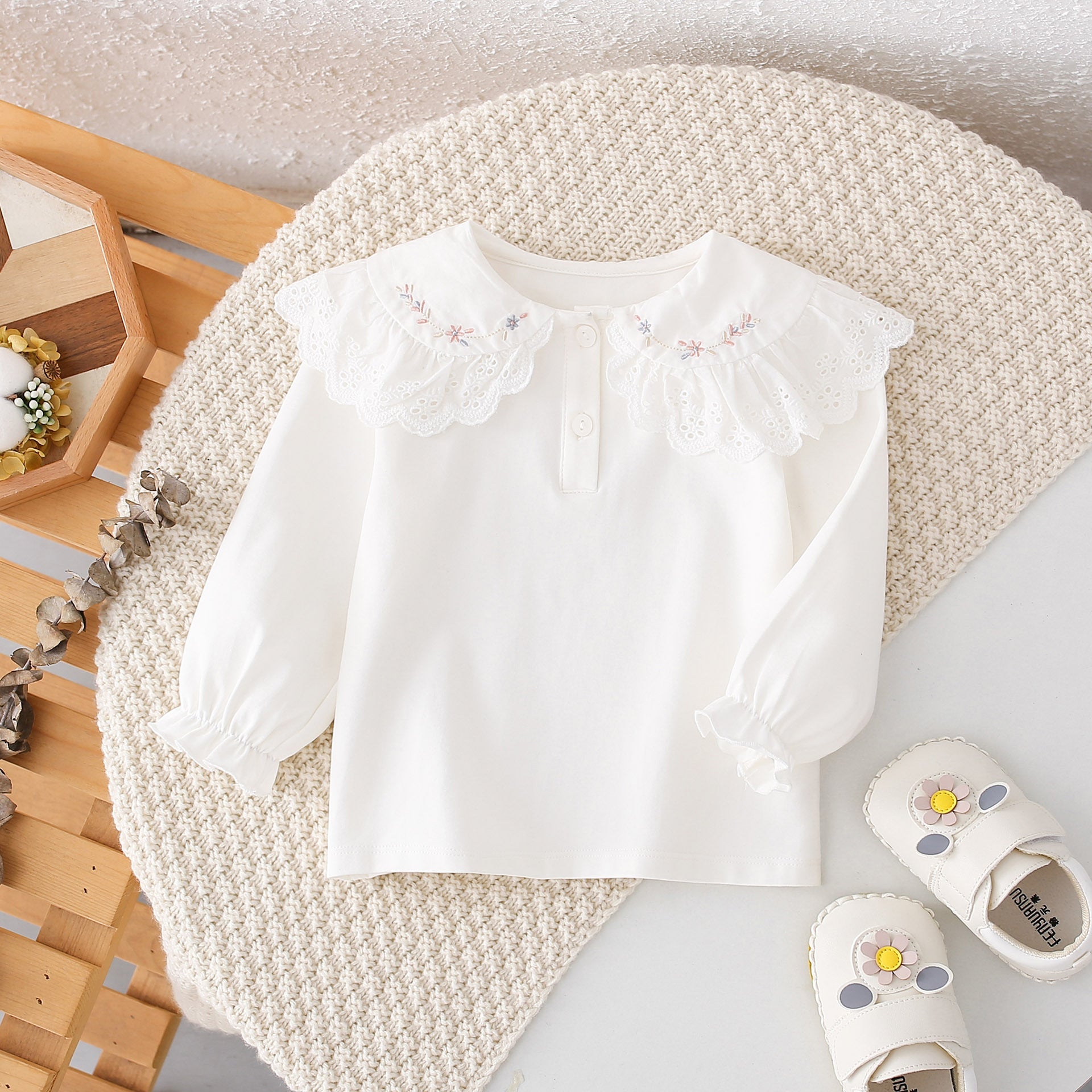 A stylish beige dress for girls featuring a Peter Pan collar and short sleeves, perfect for autumn and spring wear.