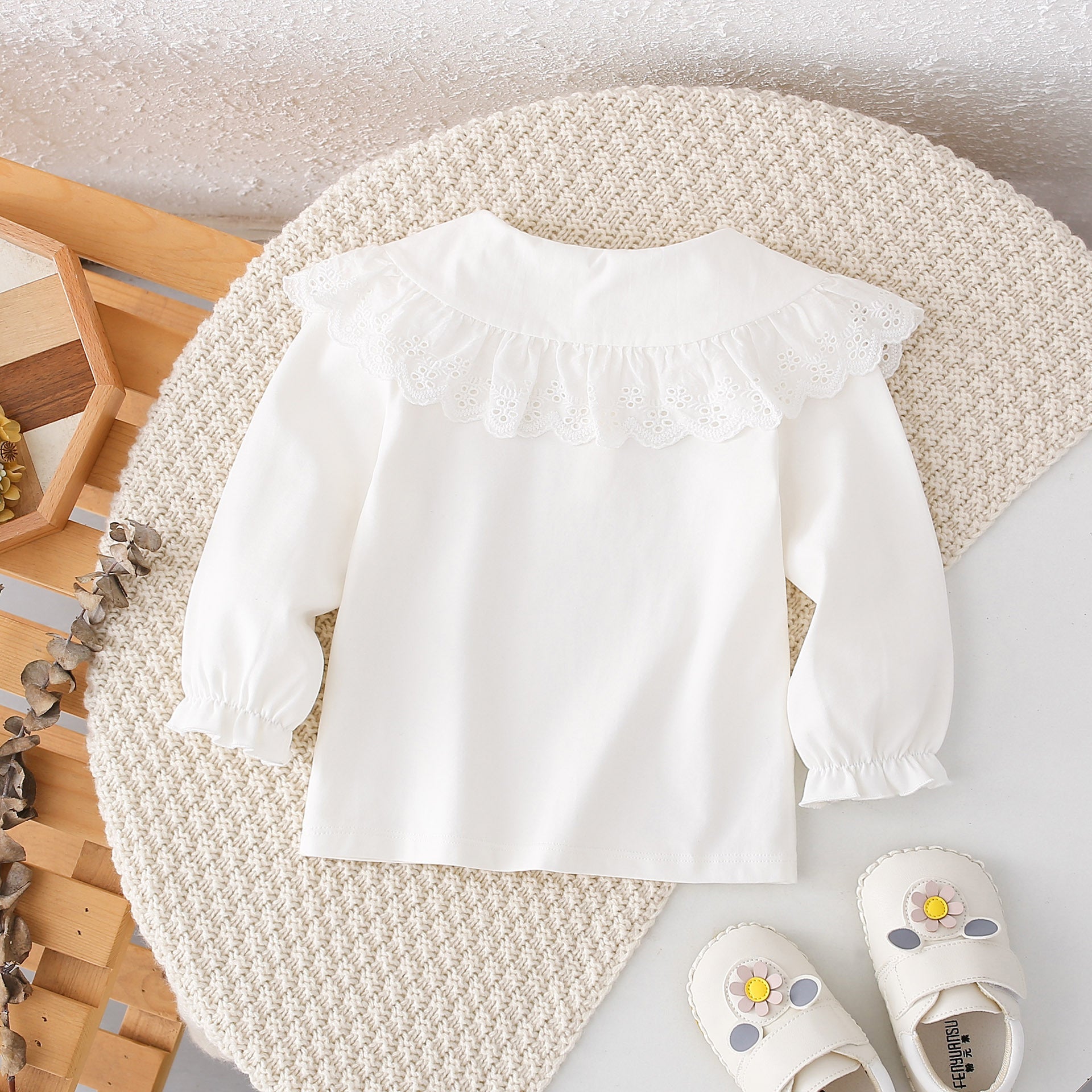 A stylish beige dress for girls featuring a Peter Pan collar and short sleeves, perfect for autumn and spring wear.