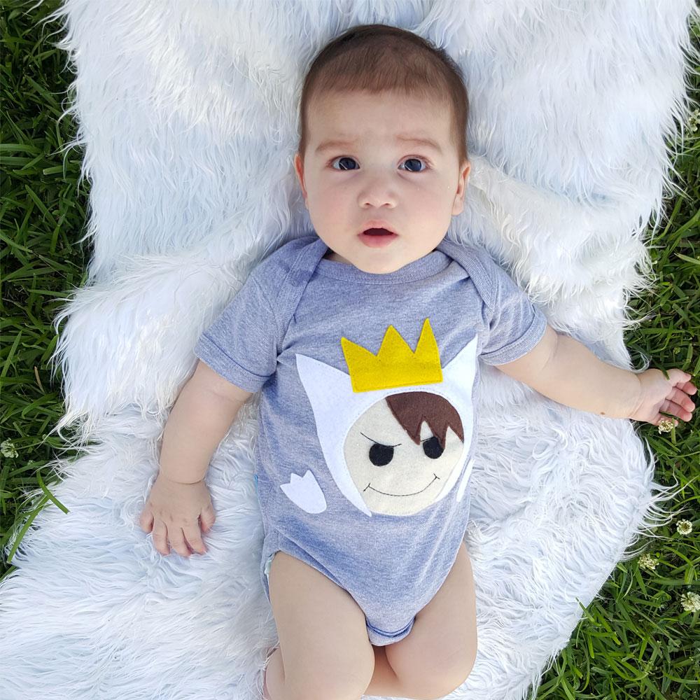 Adorable gray baby onesie featuring a playful crown design, perfect for little boys and girls.