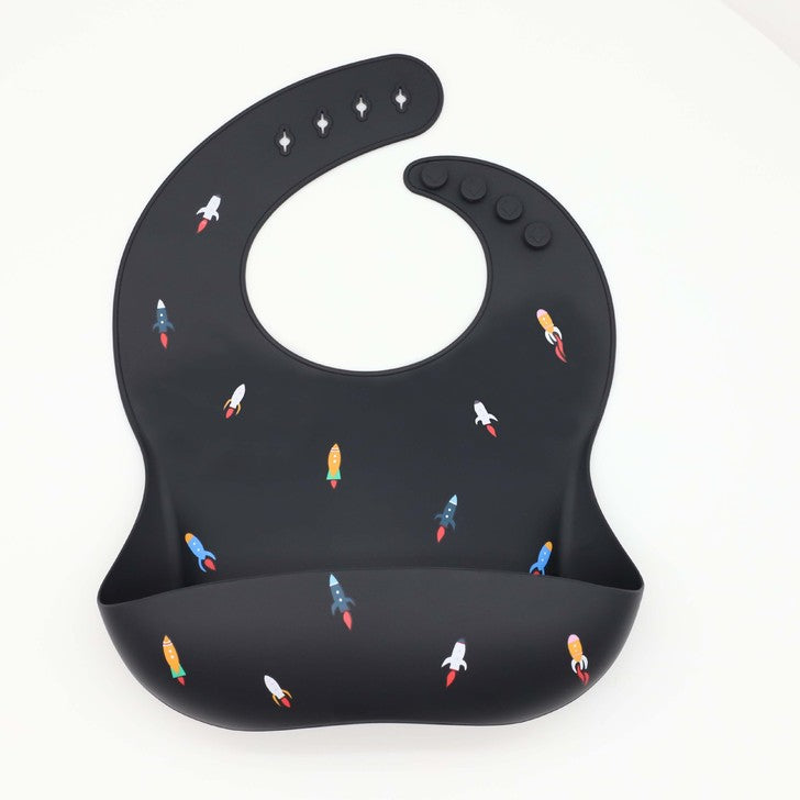 Colorful Baby Printed Pattern Food Grade Silicone Bibs displayed in various colors, showcasing their waterproof and lightweight design.