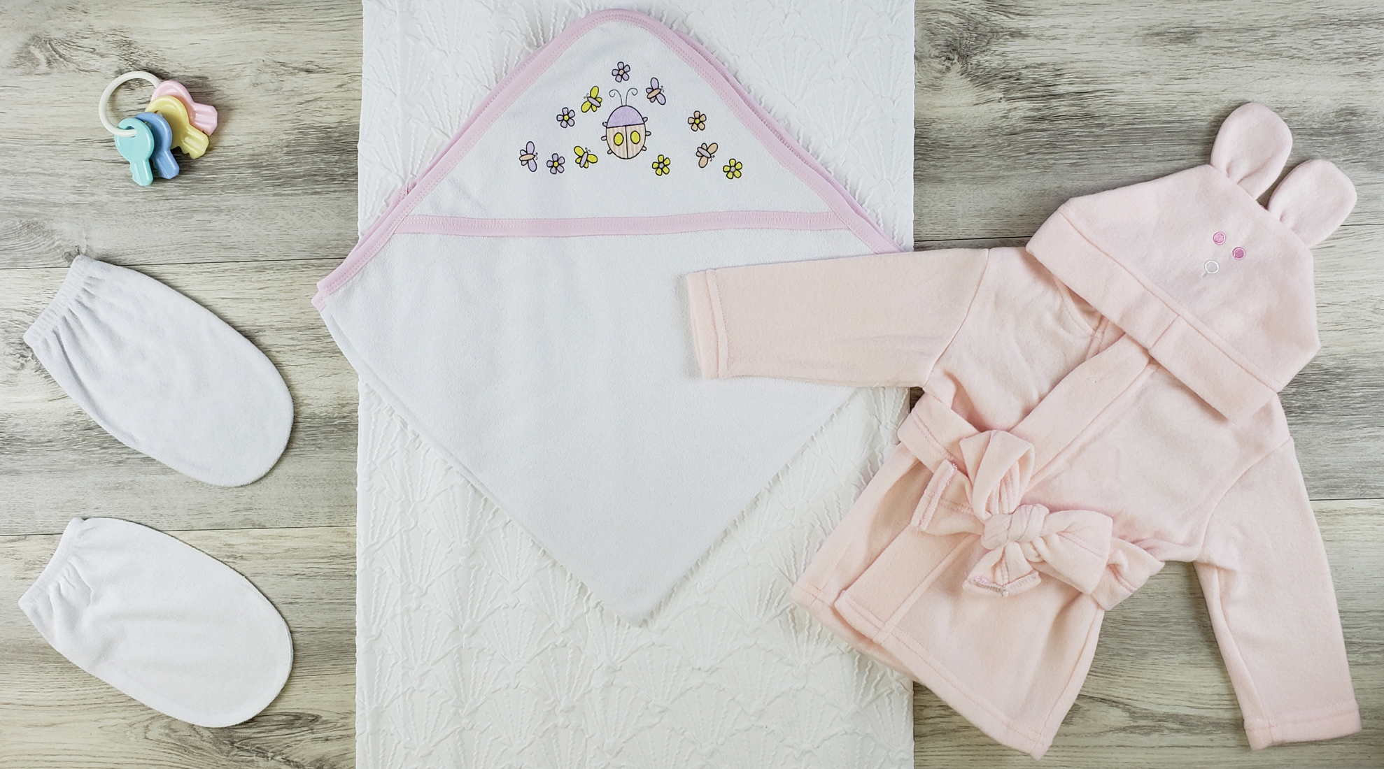 Bambini Hooded Towel set featuring soft cotton fabric, wash mittens, and a pink fleece robe with a hoodie, perfect for newborns.