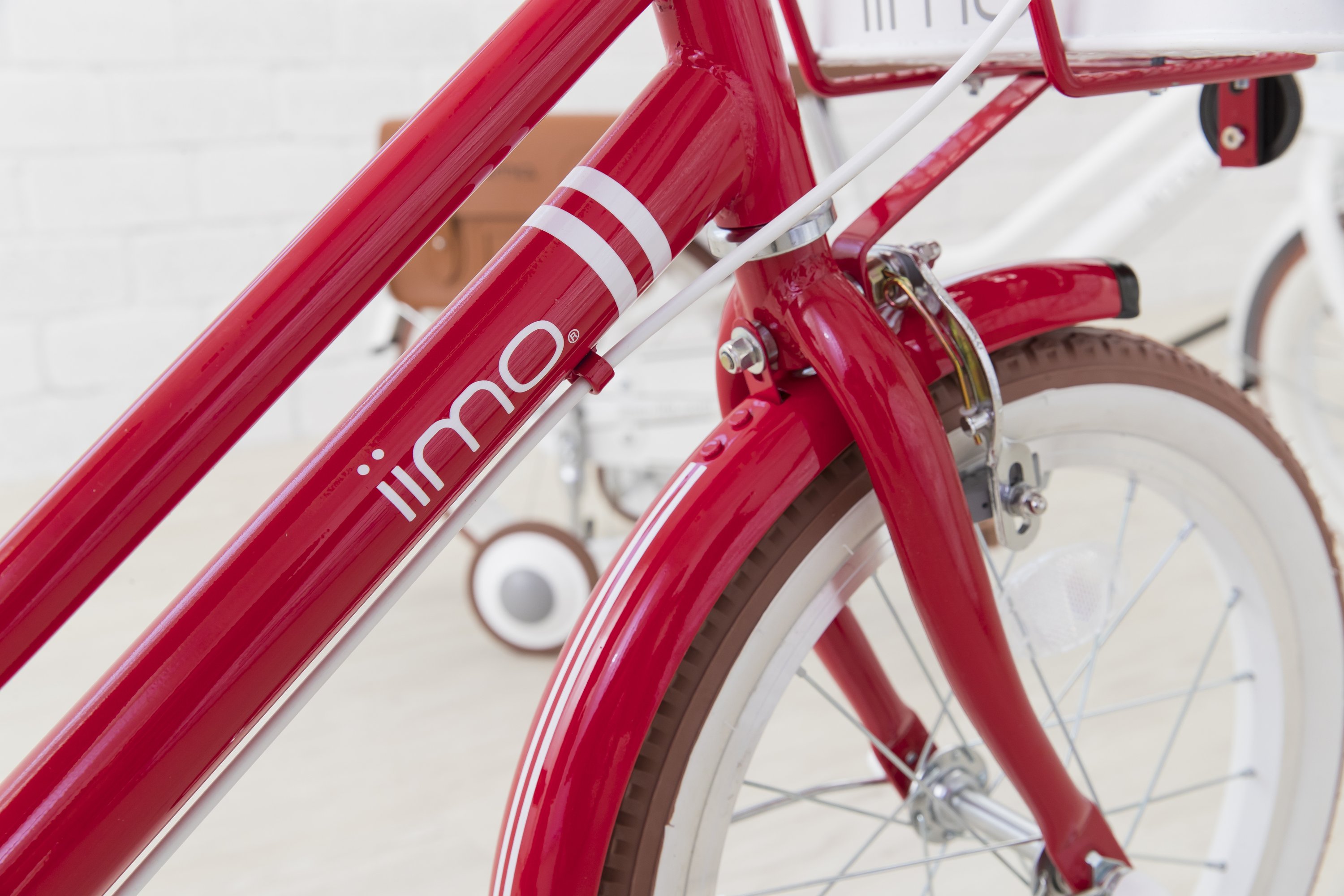 iimo Kid's Bicycle in Eternity Red with detachable basket and stylish bag, designed for children aged 3-6.