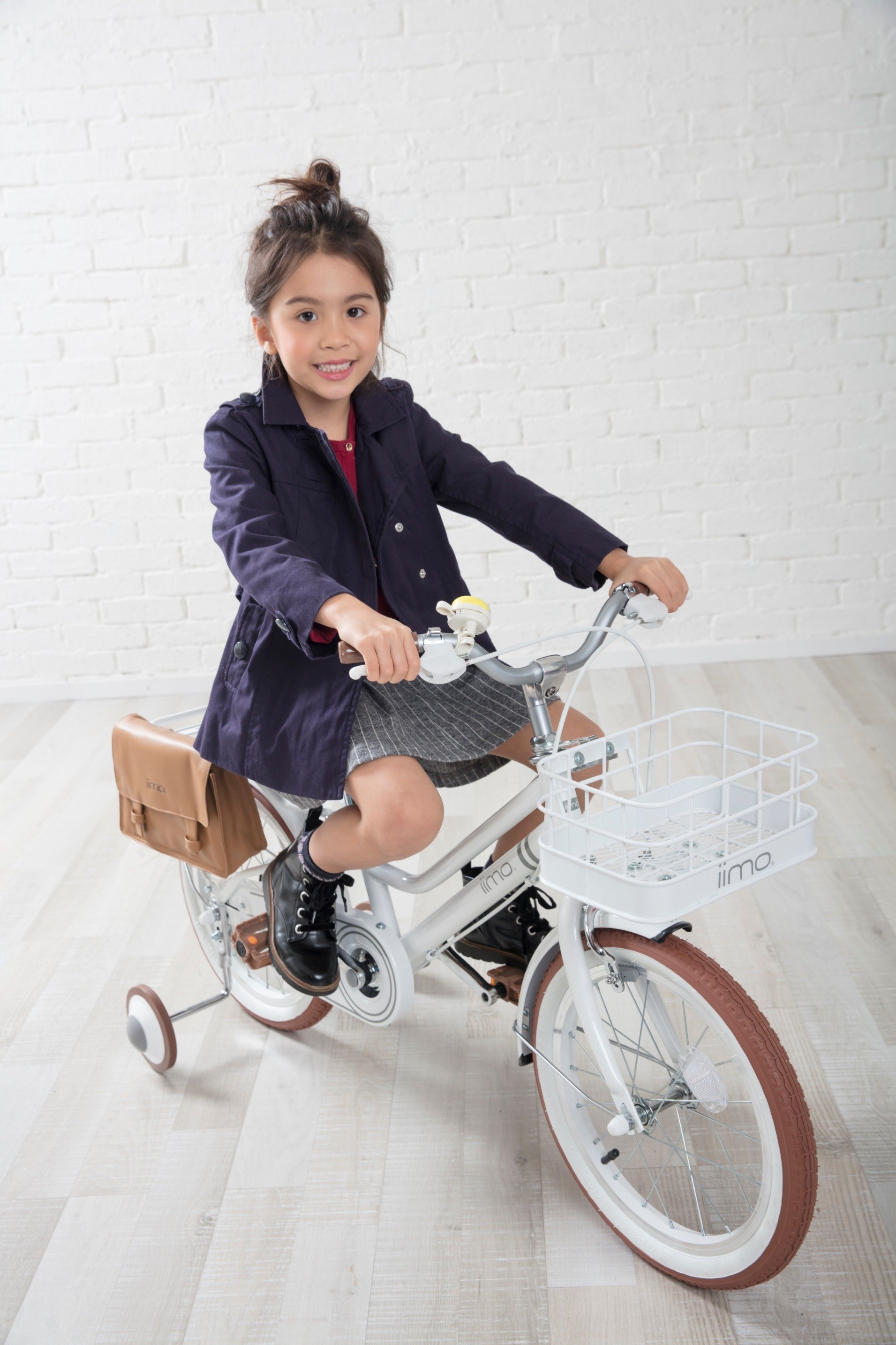 iimo Kid's Bicycle in Eternity Red with detachable basket and stylish bag, designed for children aged 3-6.