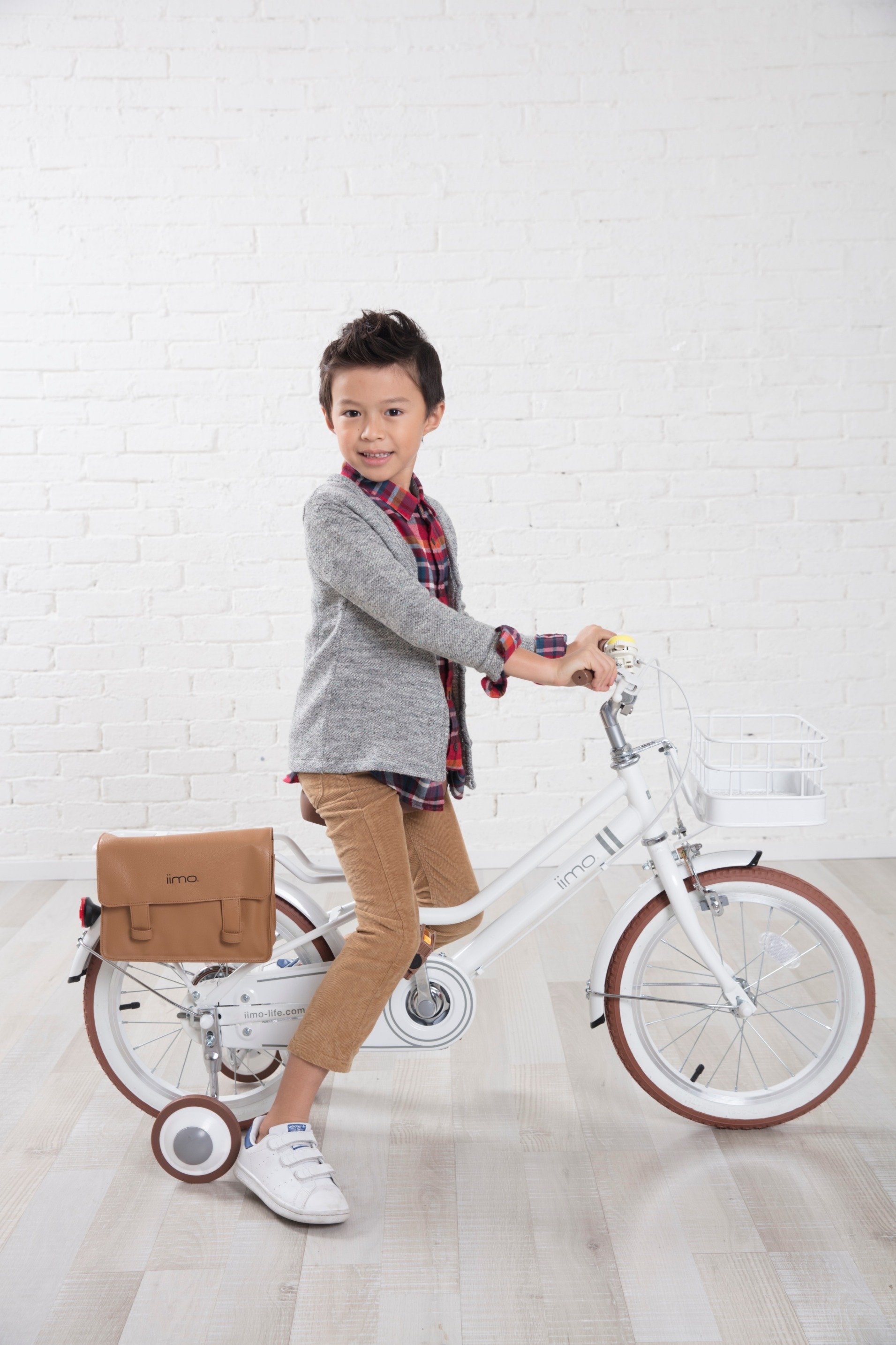 iimo Kid's Bicycle in Eternity Red with detachable basket and stylish bag, designed for children aged 3-6.