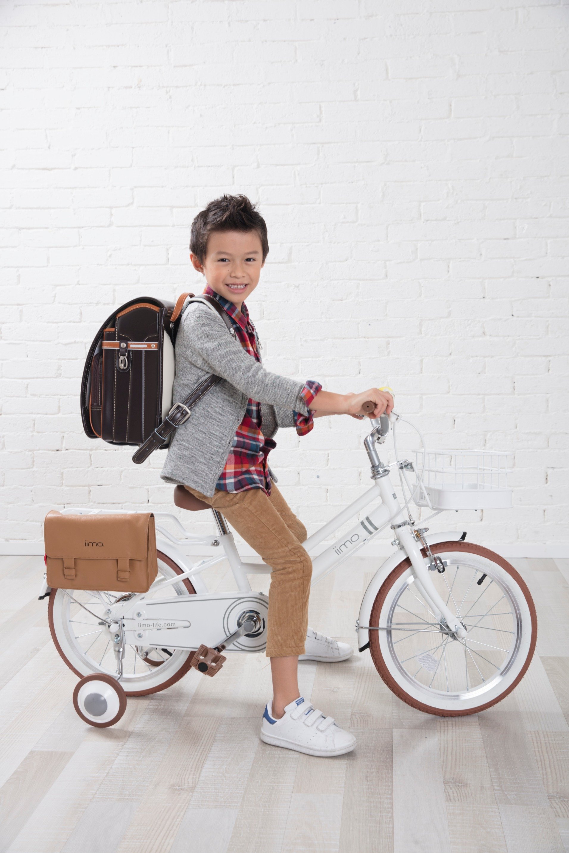 iimo Kid's Bicycle in Eternity Red with detachable basket and stylish bag, designed for children aged 3-6.