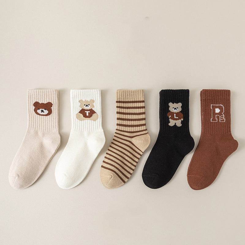 Kids unisex brown bear cartoon pattern socks in various sizes, showcasing a playful design suitable for boys and girls.