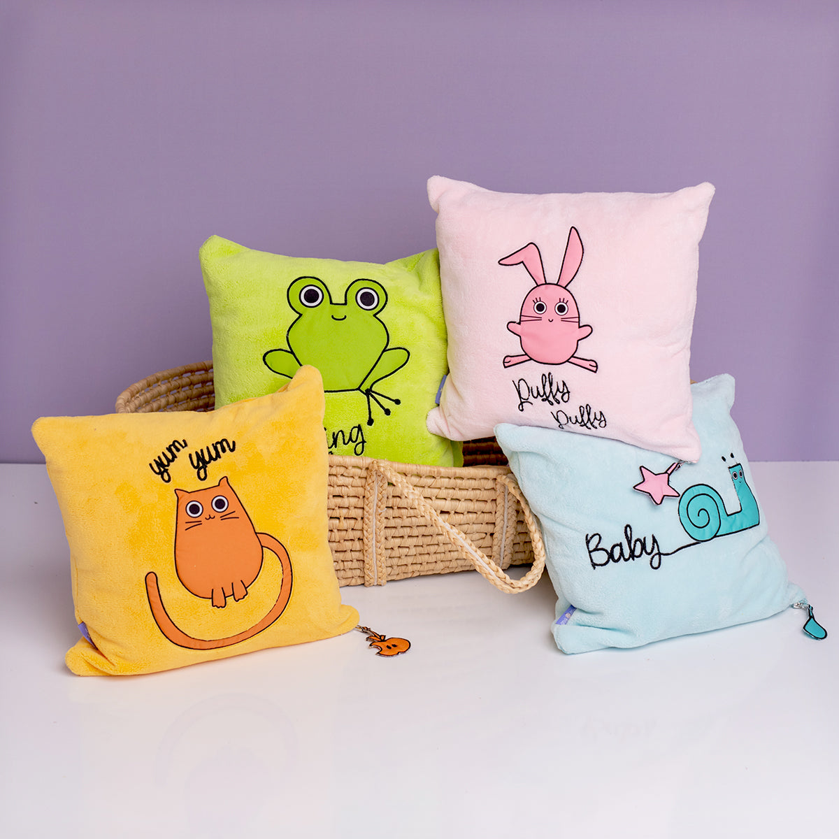 Milk&Moo Cacha Frog Baby Dekokissen aus türkischer Baumwolle, weich und langlebig, ideal für Kinderzimmer und als Geschenk.