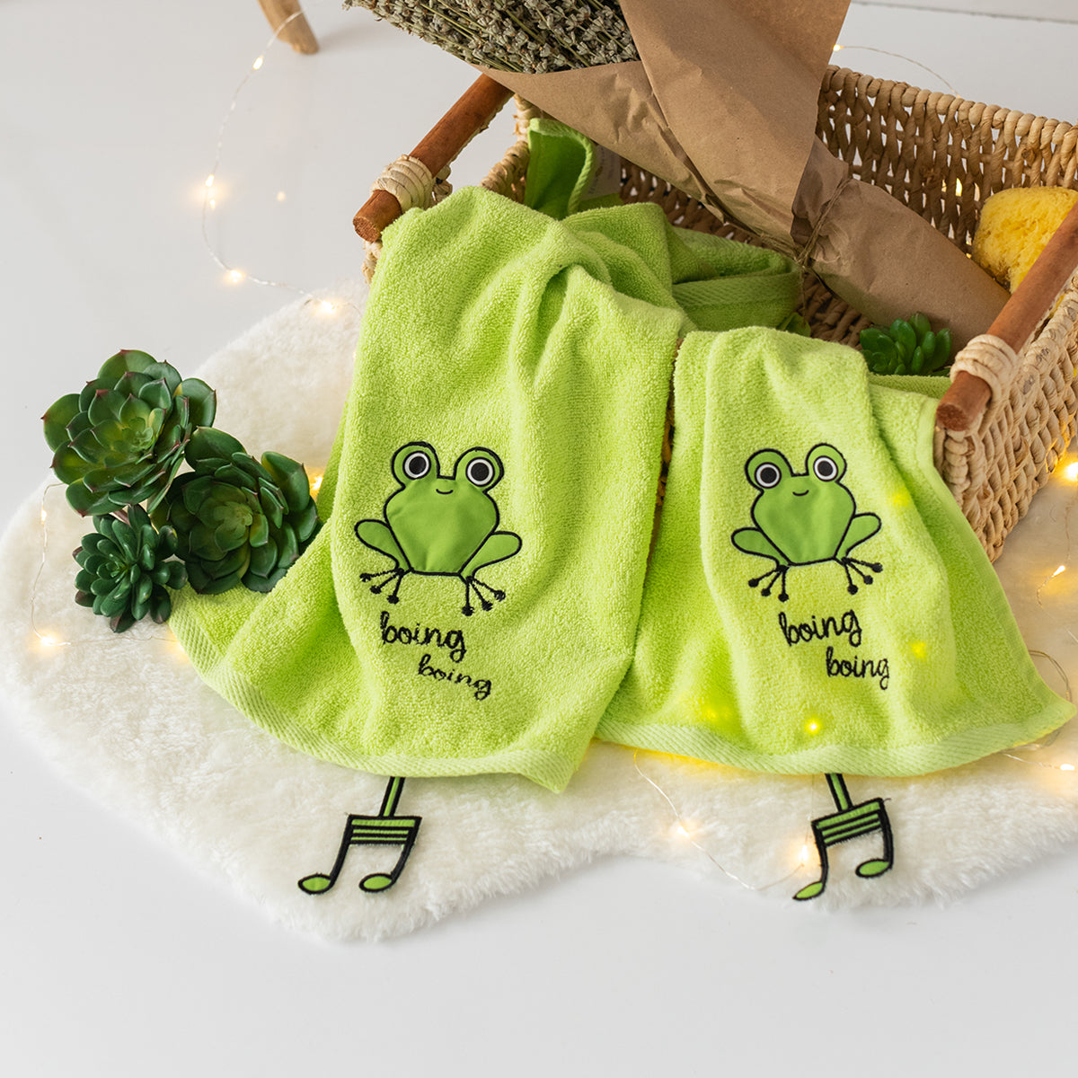 Milk&Moo Cacha Frog Kinder Handtuch Set aus türkischer Baumwolle, leuchtend grün mit niedlichem Froschdesign, ideal für Babys.