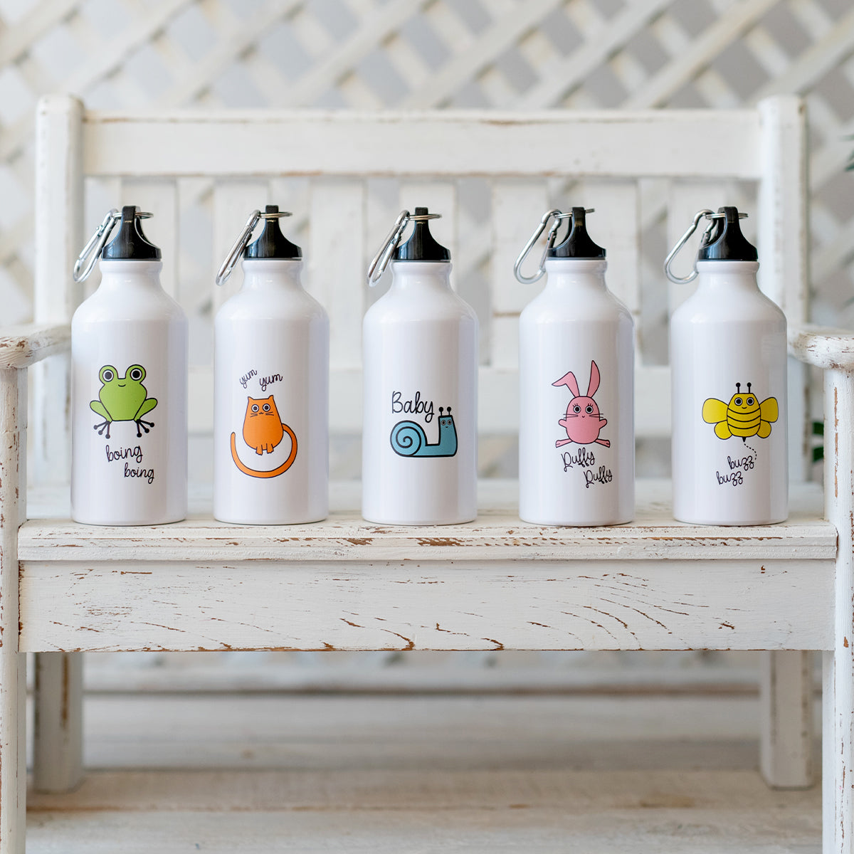 Milk&Moo Chancin Trinkflasche für Kinder in bunten Designs, aus hochwertigem Aluminium, ideal für unterwegs.