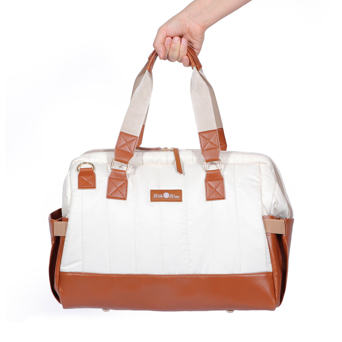 Milk&Moo Wickeltasche in Beige, aus hochwertigem Polyester und veganem Leder, ideal für Eltern mit Baby.