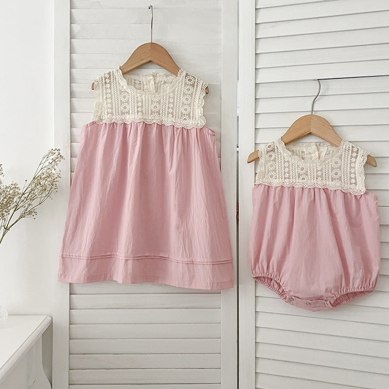 A summer dress for baby girls featuring a floral pattern and embroidery lace, available in pink, light pink, beige, and apricot colors.