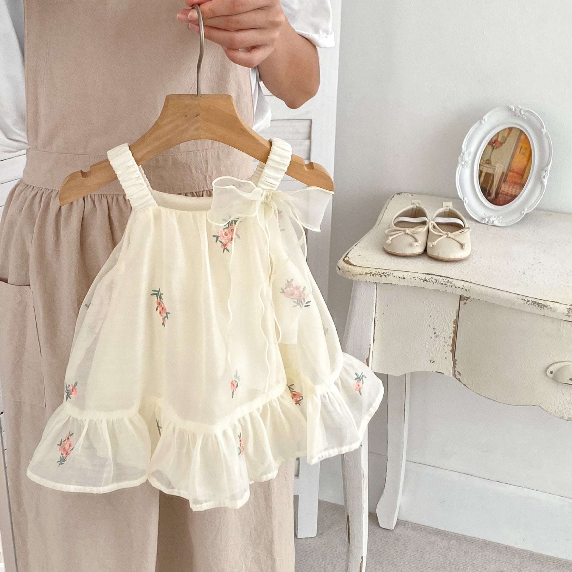 New Design Summer Girls Floral Print Mesh Sleeveless Strap Onesies in apricot color, featuring a floral pattern and soft cotton material.