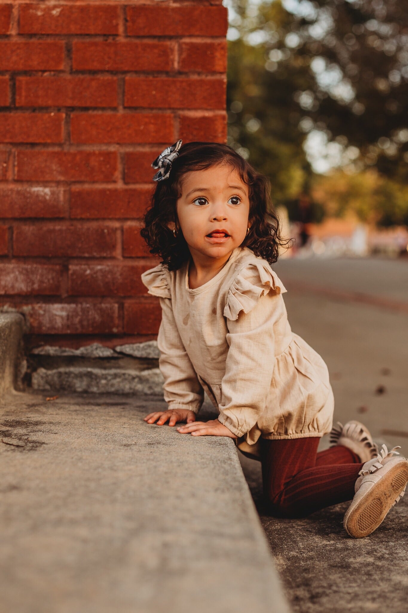 Oatmeal Linen Flutter Sleeve Romper for babies, featuring soft linen fabric and diaper snaps.