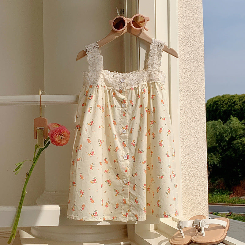 A beautiful sleeveless floral print dress for baby girls, featuring lace details and a single-breasted design, perfect for summer wear.