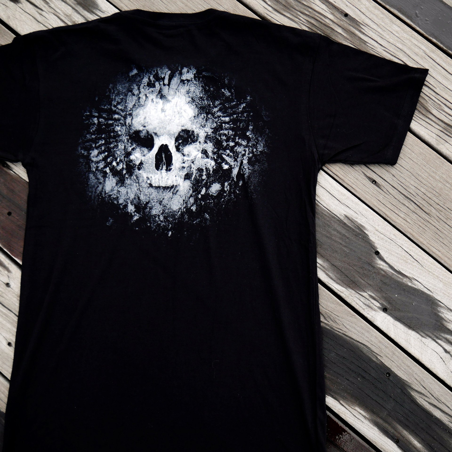 Grave Skull Reflective T-Shirt featuring a unique skull design and reflective ink for safety during night rides.