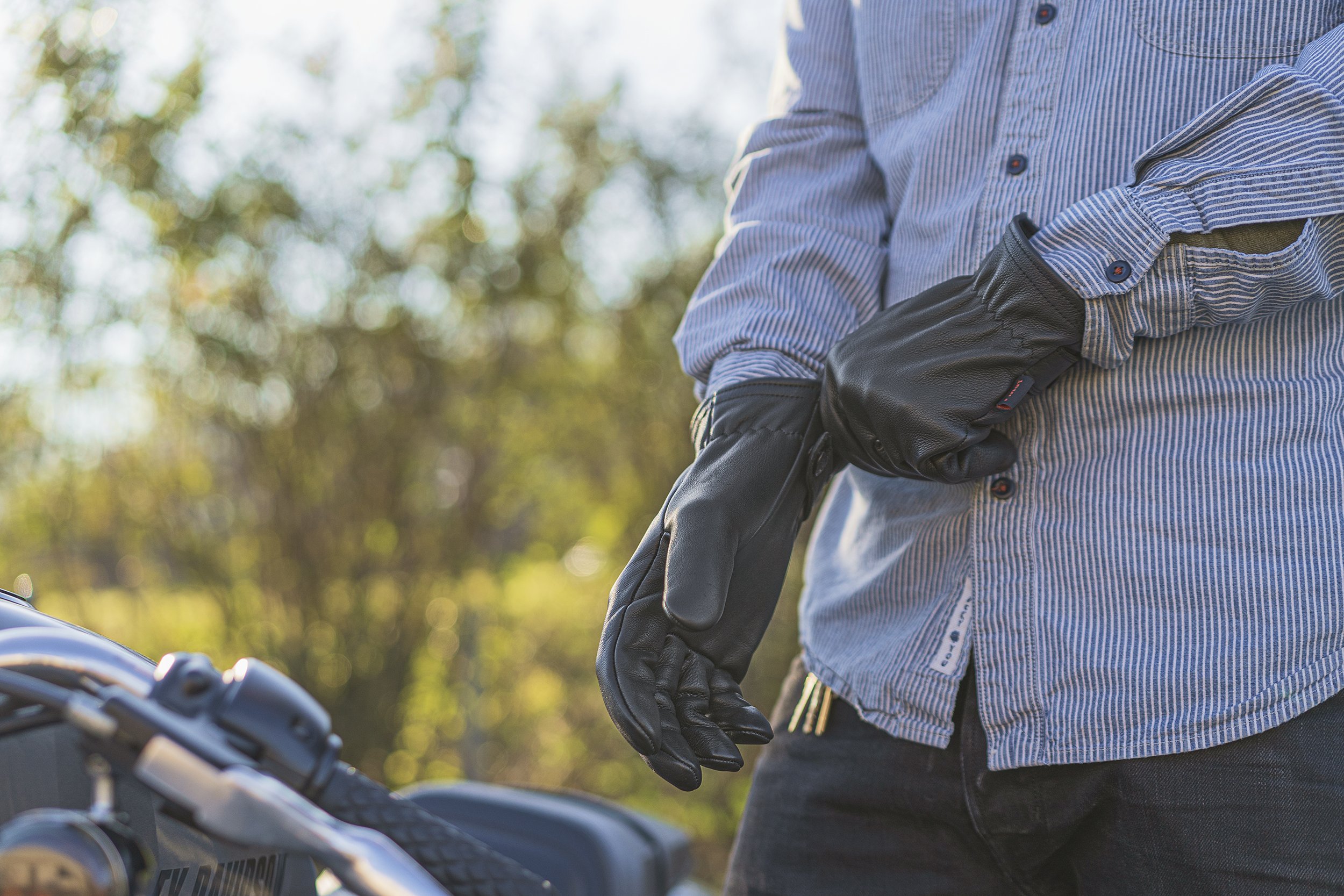 Pursuit Men's Motorcycle Gloves featuring DuPont™ Kevlar™ lined palm, made from deer touched cowhide leather with stylish branded snaps.