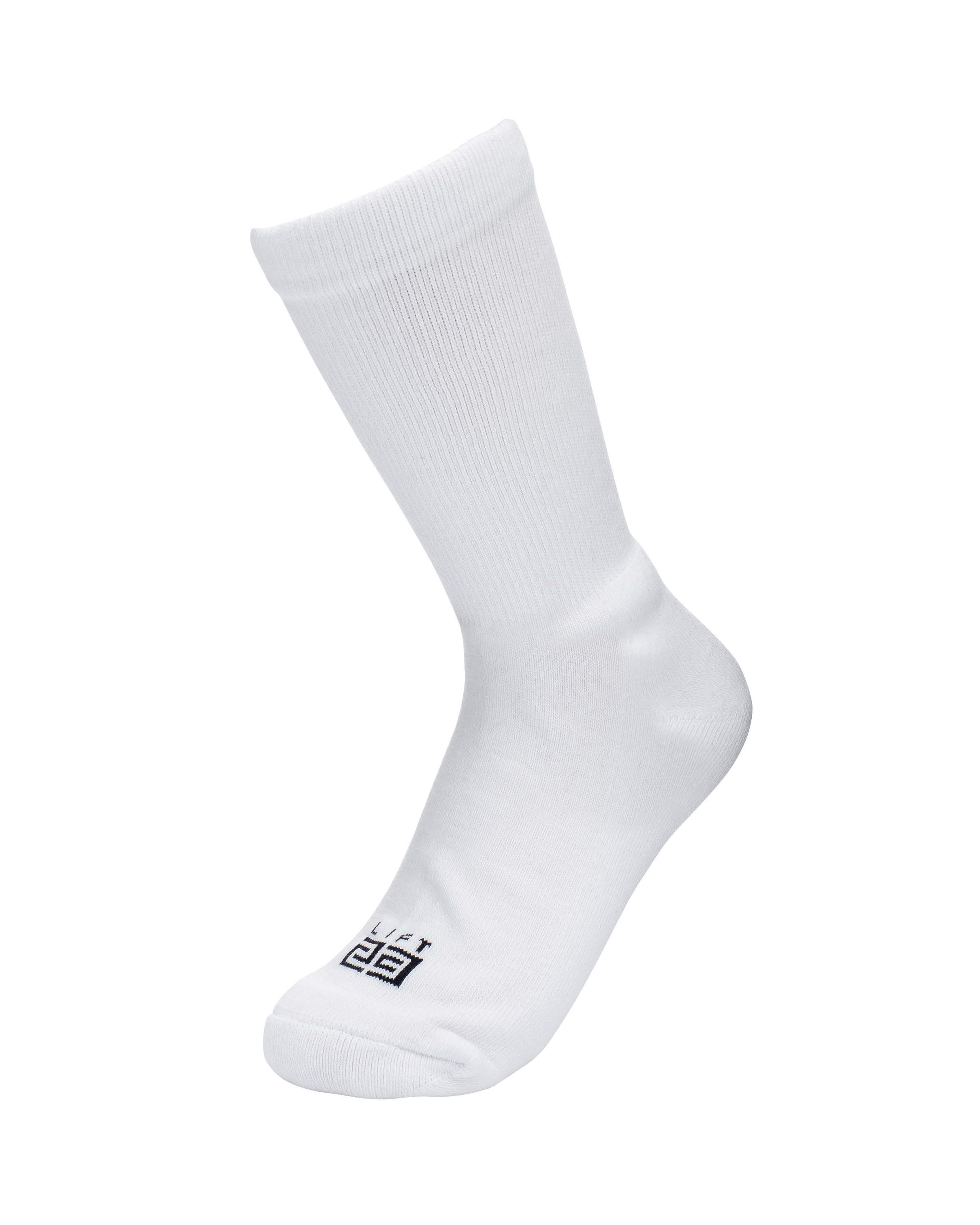 A pair of white 18th Hole Leisure Socks made from luxurious combed cotton, featuring a cushioned foot bed for enhanced comfort.