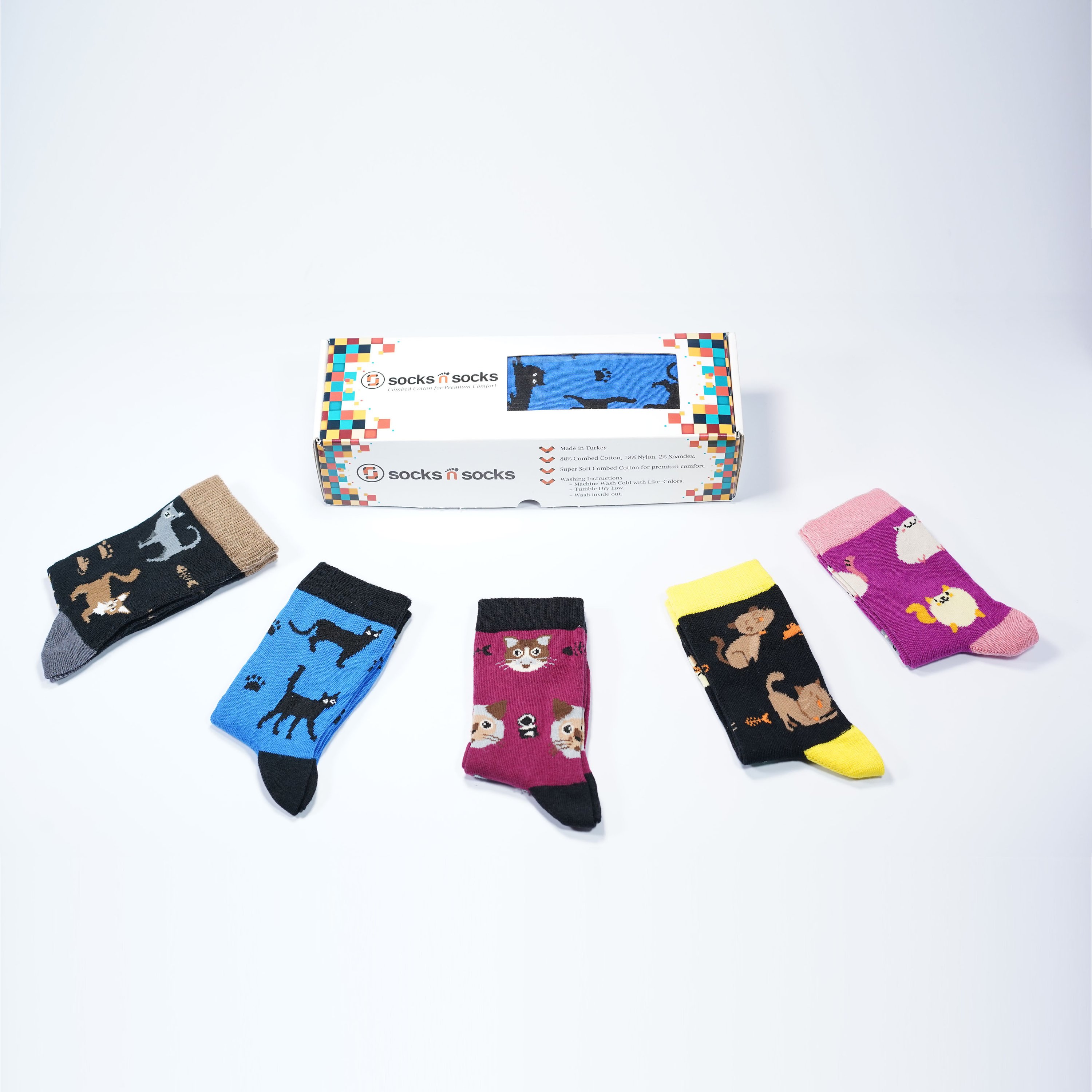 Colorful kids socks featuring cute cat designs, made from soft cotton for comfort.