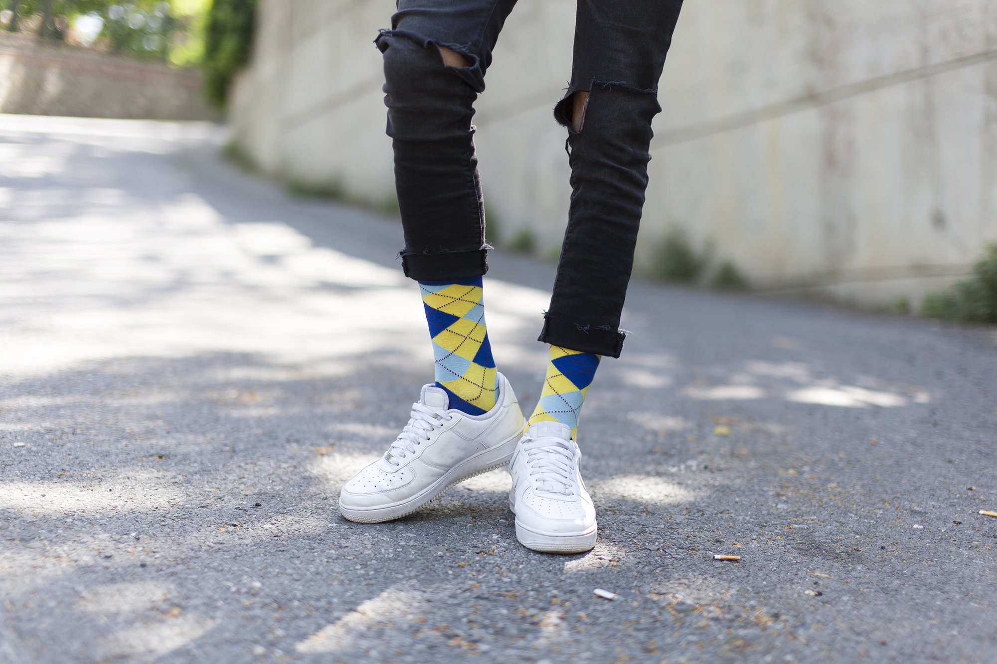 Men's Admiral Lemon Argyle Socks featuring a vibrant lemon color and stylish argyle pattern, perfect for adding flair to any outfit.