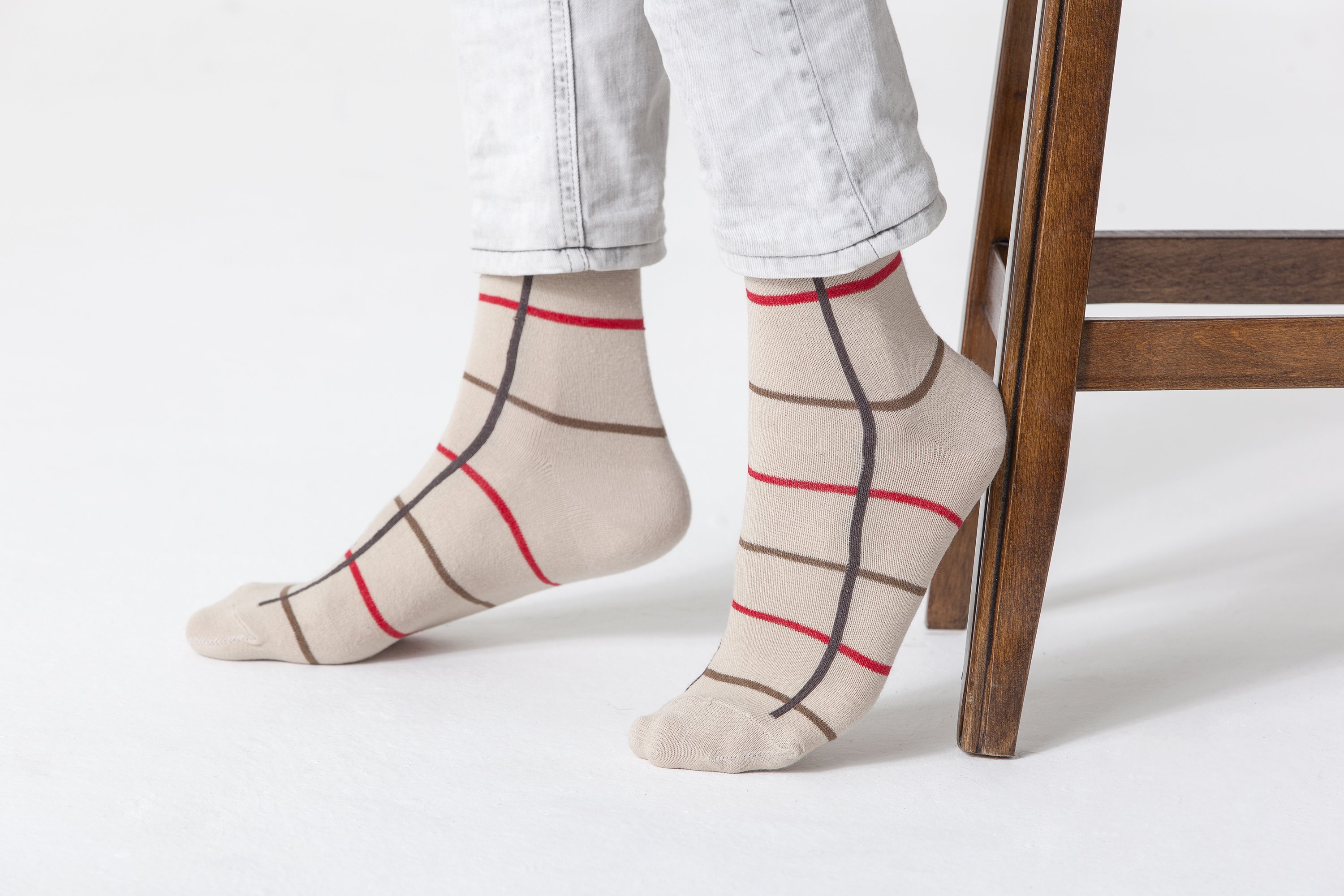 Men's beige stripe socks made from soft Turkish cotton, featuring a trendy design suitable for various occasions.