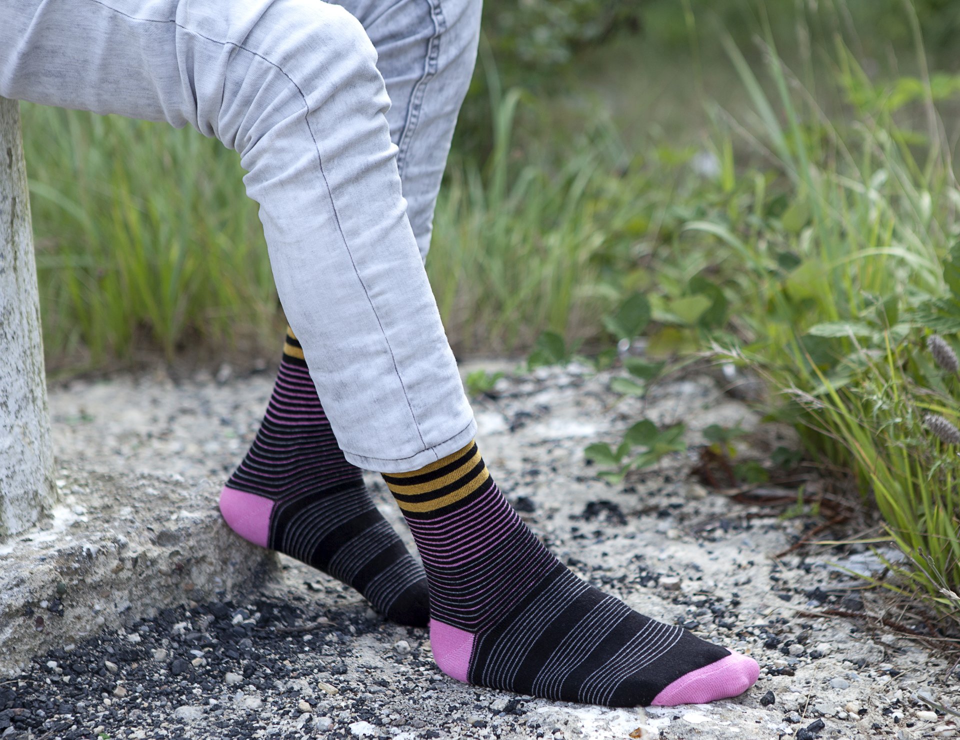 Men's black thin stripe socks made from soft Turkish cotton, featuring a stylish design for comfort and elegance.