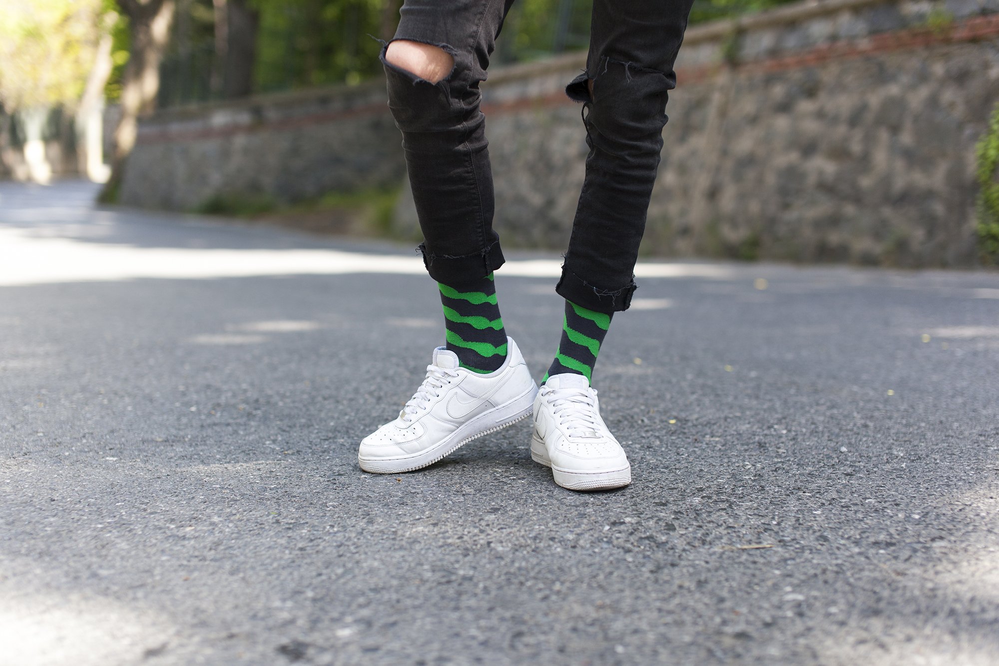 Men's Emerald Wave Socks featuring a vibrant emerald wave pattern, made from soft Turkish cotton for comfort and style.