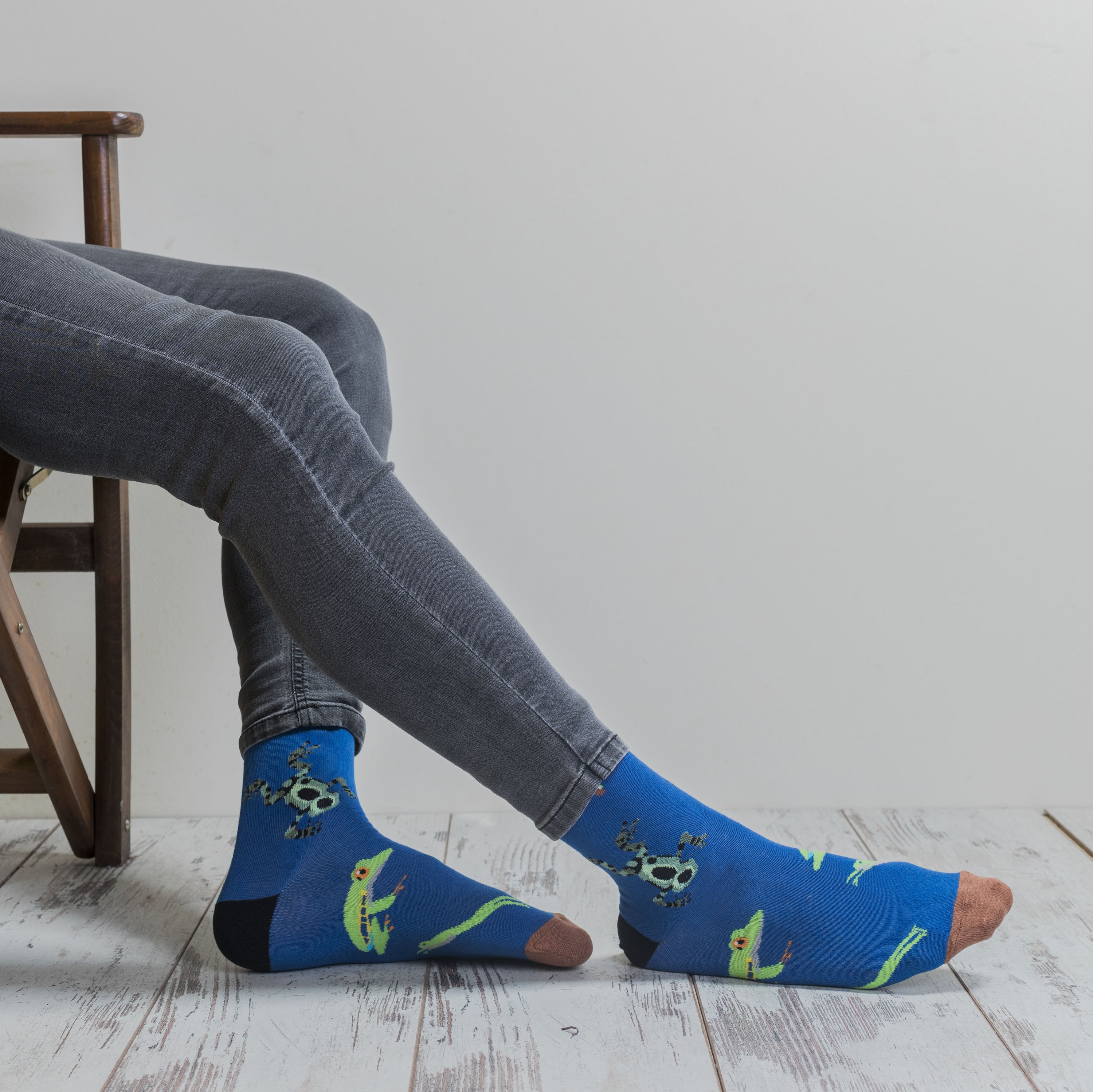 Men's Frog Socks featuring a colorful frog design, made from soft Turkish cotton for comfort and style.