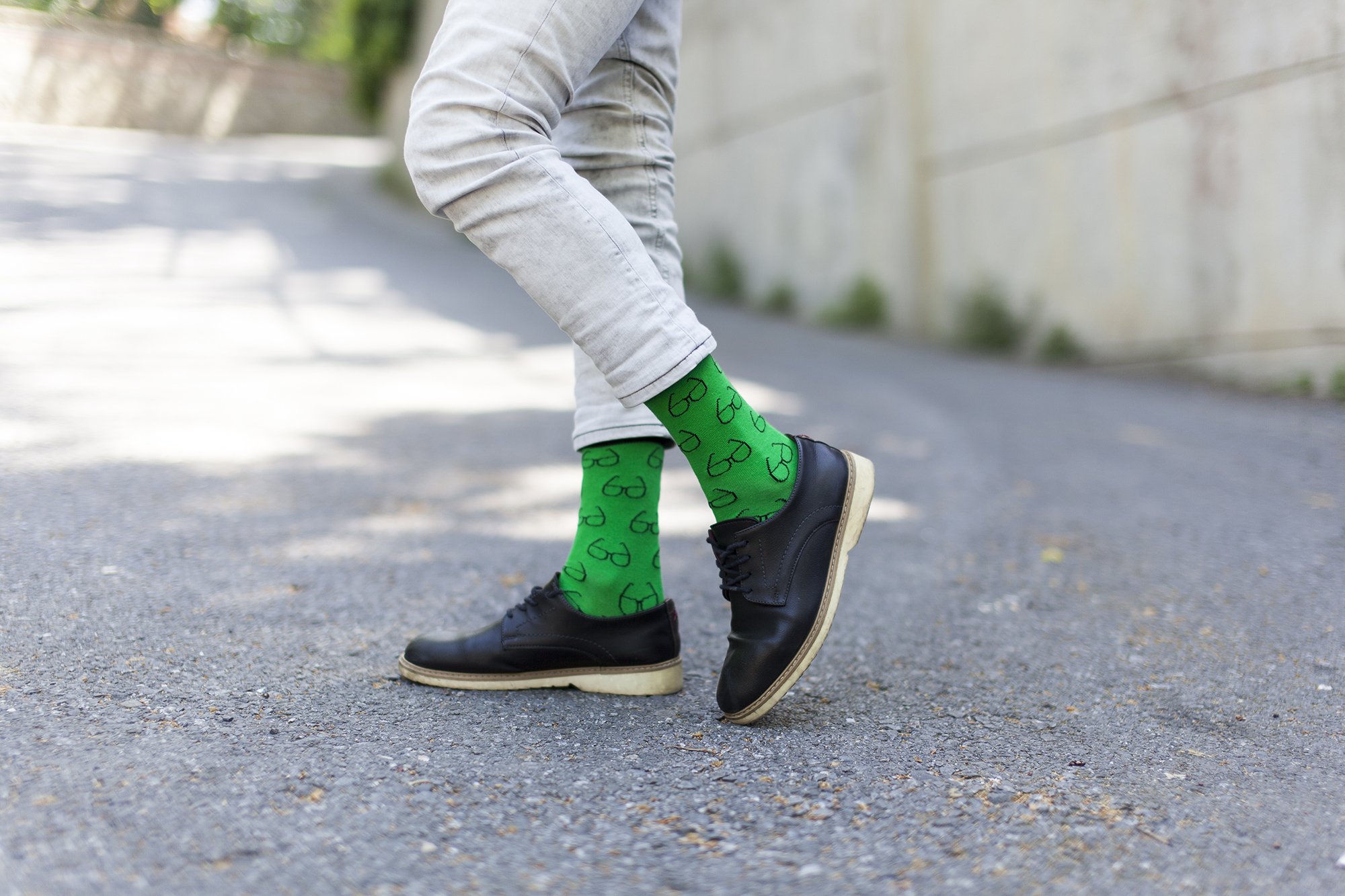 Men's Glasses Socks featuring colorful designs and soft cotton material, perfect for stylish comfort.