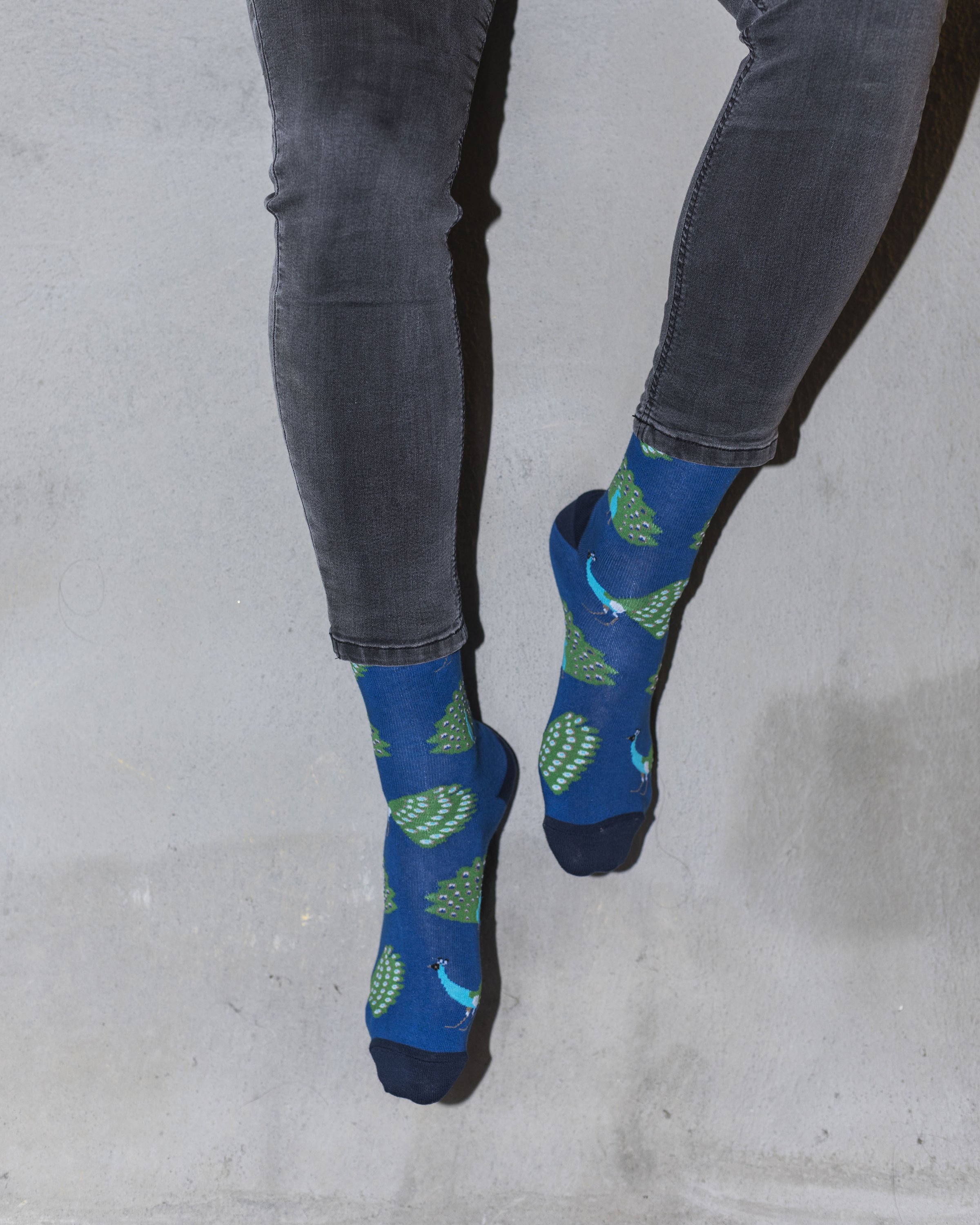 Men's Peacock Socks featuring vibrant colors and trendy patterns, made from soft Turkish cotton for comfort and style.