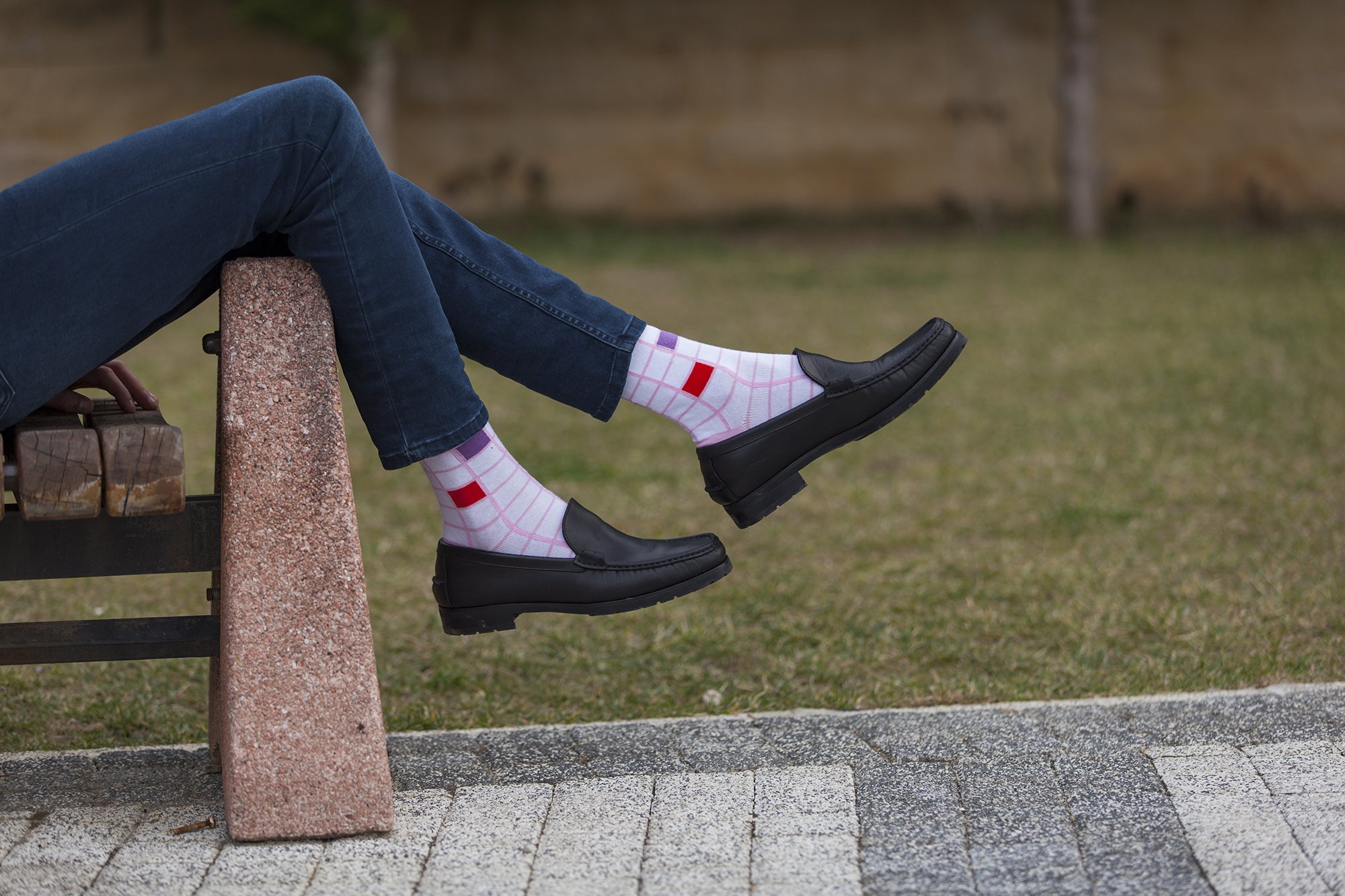 Men's pink square socks made from soft Turkish cotton, featuring a trendy design for stylish comfort.