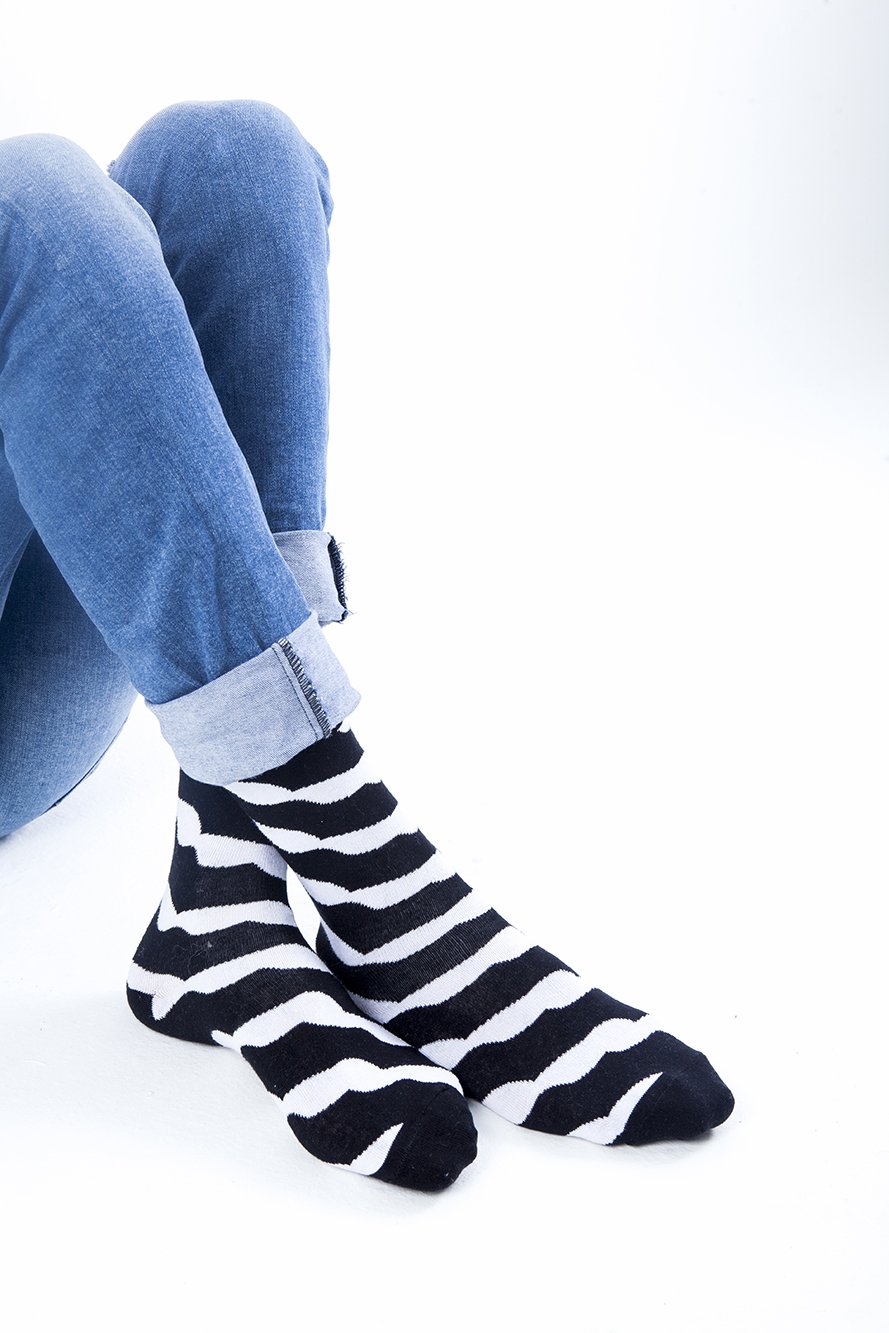 Men's Shiny Black Wave Socks featuring a stylish wave pattern, made from soft Turkish cotton for comfort and durability.