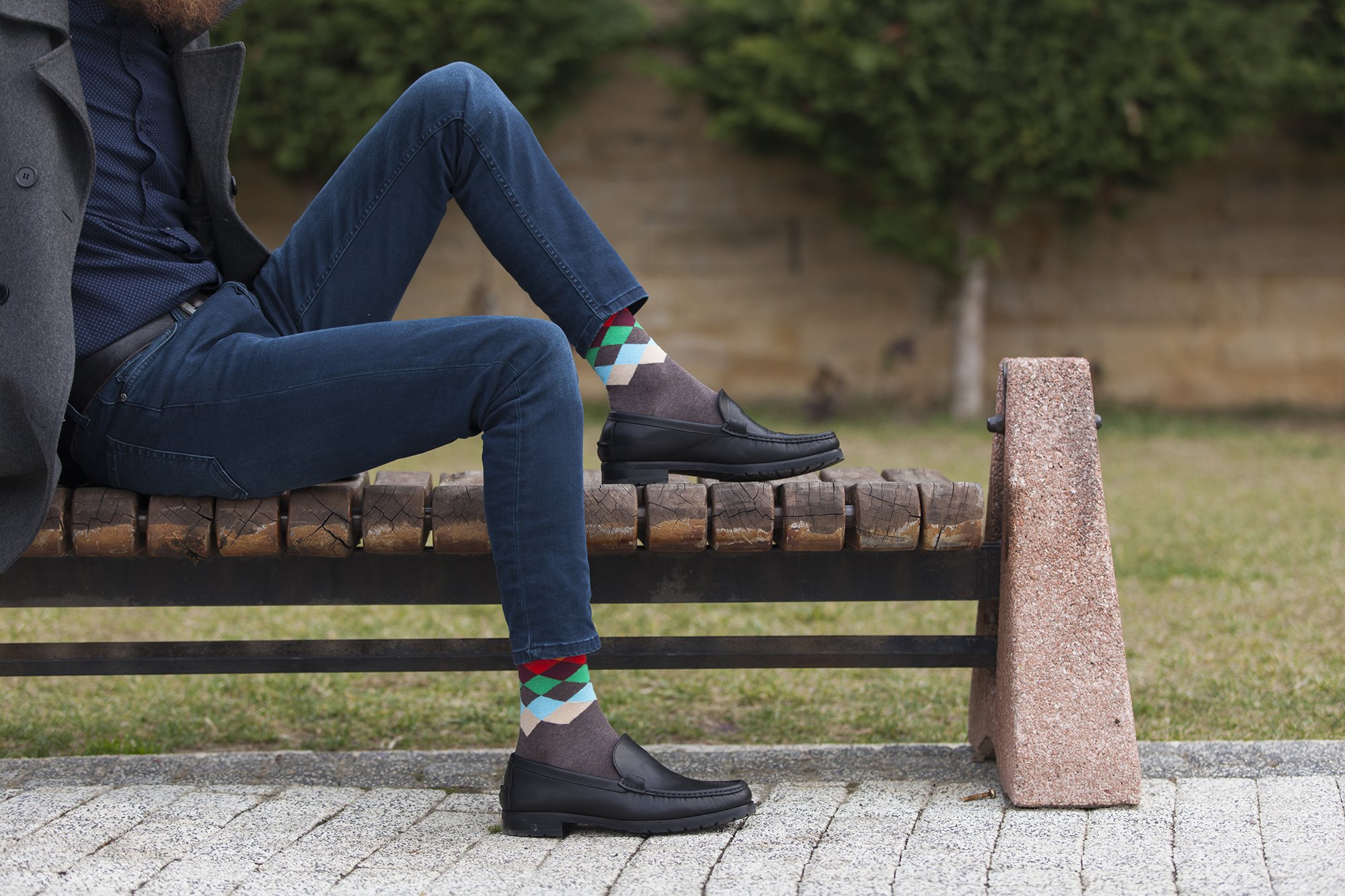 Men's Tobacco Flame Diamond Socks featuring a vibrant diamond pattern in tobacco colors, made from soft cotton for comfort.