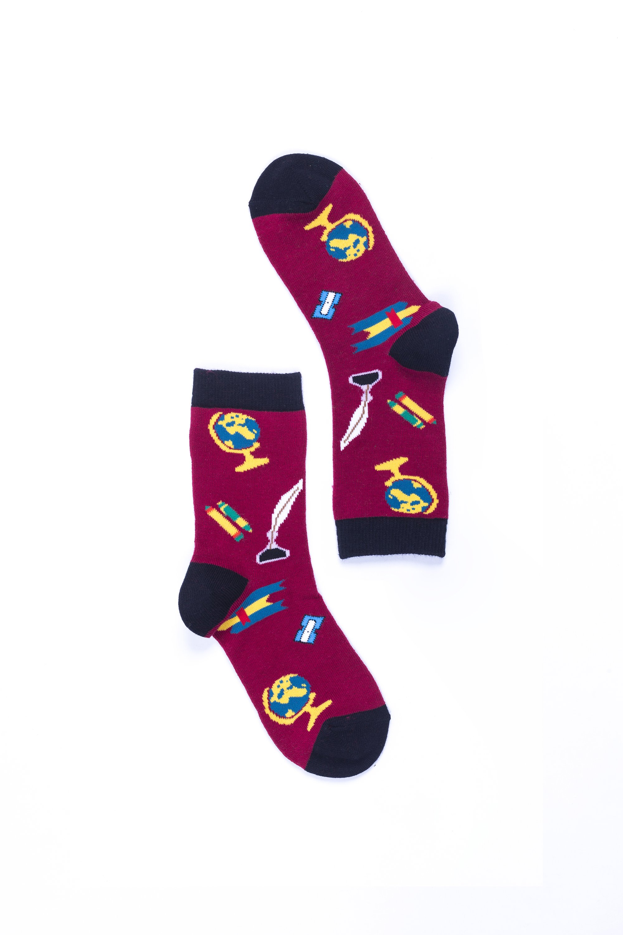 Colorful Women's Literature Socks made from soft Turkish cotton, featuring trendy patterns and designs.