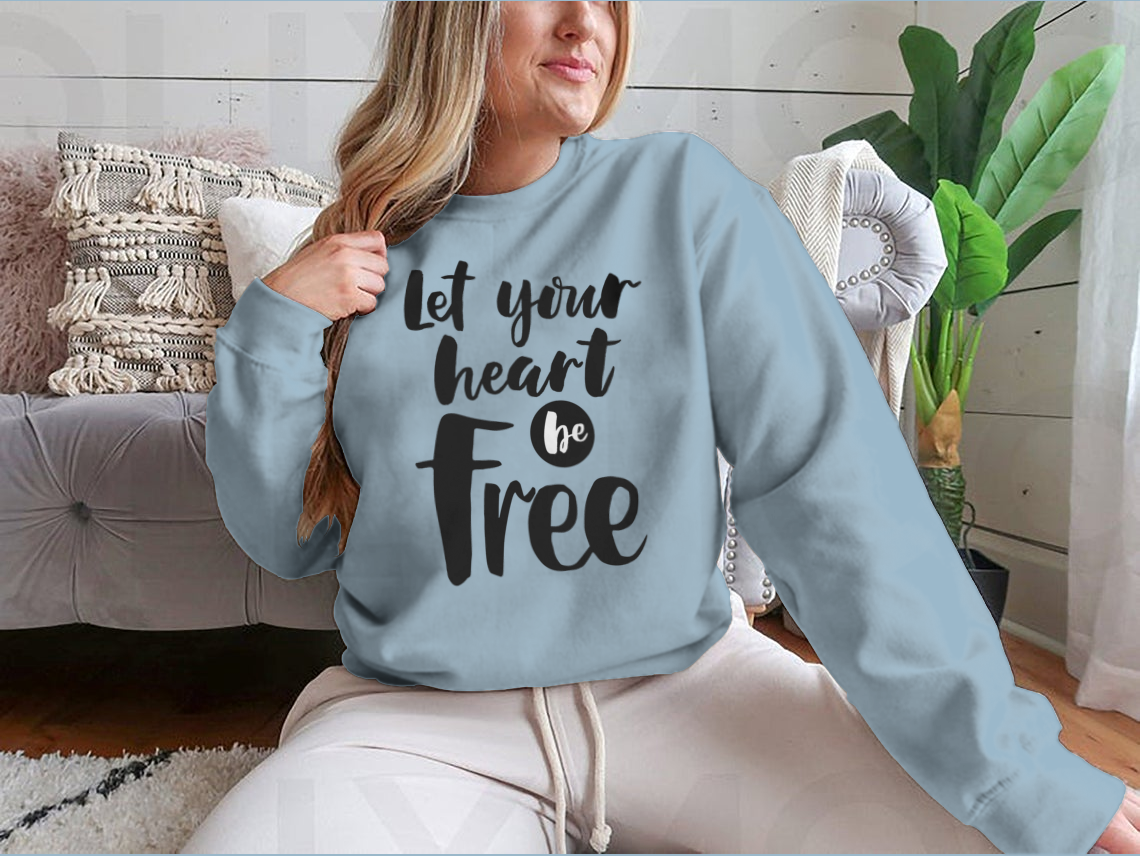 Inspirational lettering 'Let Your Heart Be Free' on a comfortable cotton fabric, perfect for travel enthusiasts.