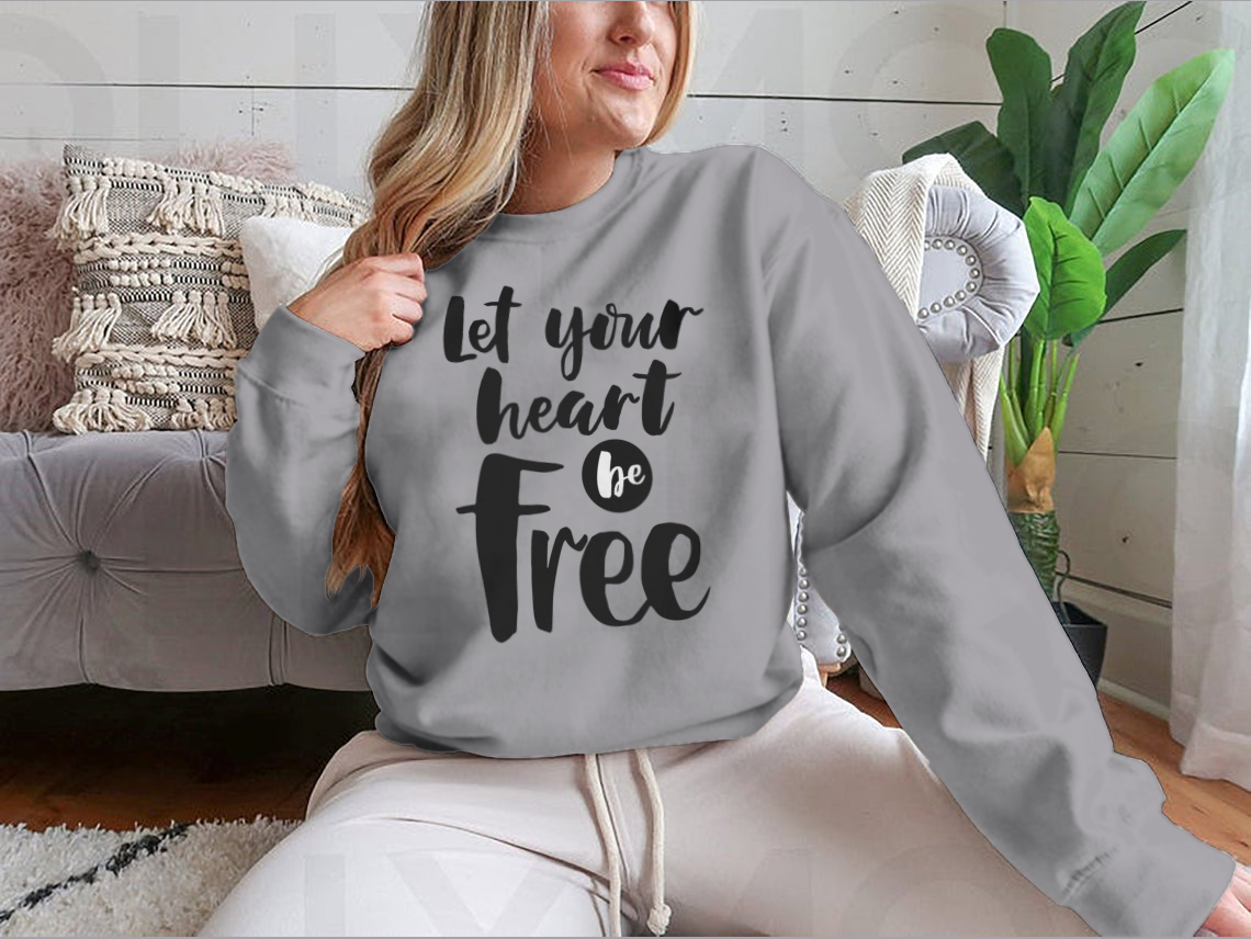 Inspirational lettering 'Let Your Heart Be Free' on a comfortable cotton fabric, perfect for travel enthusiasts.