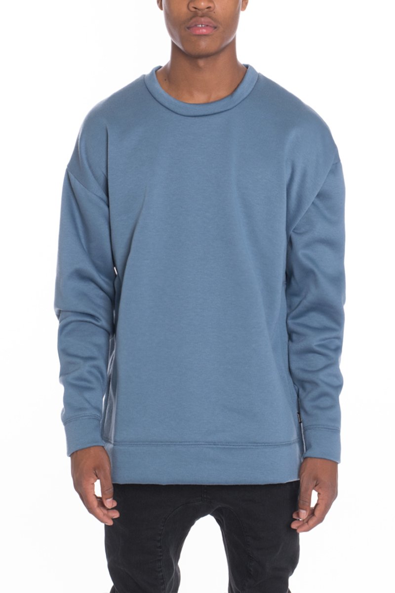 SIDEPANEL PULLOVER featuring a round neck, high-low design, and slit hem, made from a soft cotton-polyester blend.