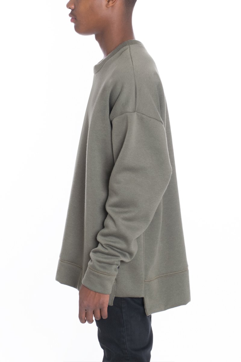 SIDEPANEL PULLOVER featuring a round neck, high-low design, and slit hem, made from 80% cotton and 20% polyester.