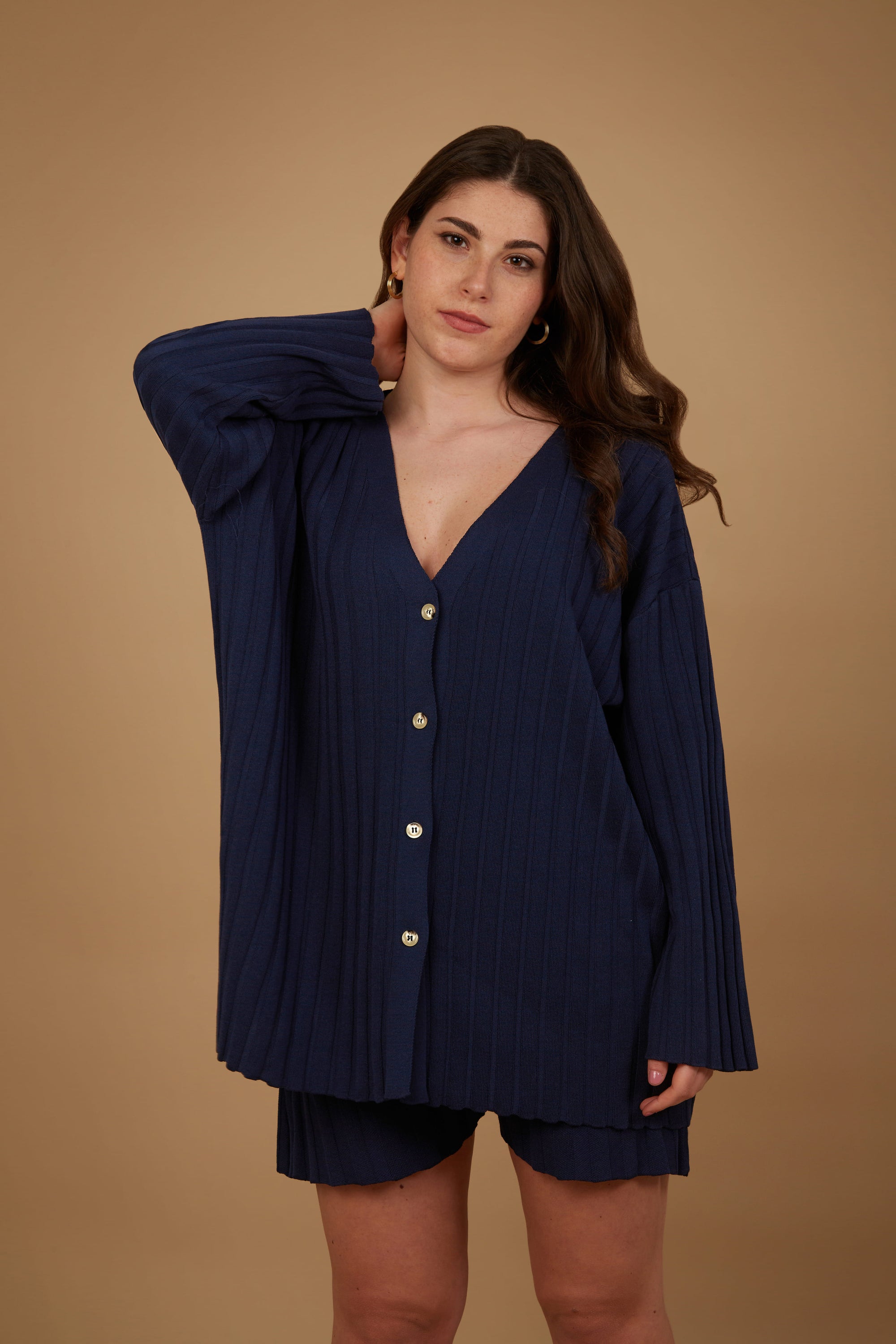 The Ophra Cardigan in Blu Royal, featuring an oversized fit, V-neck design, buttons, and pockets, perfect for stylish comfort.