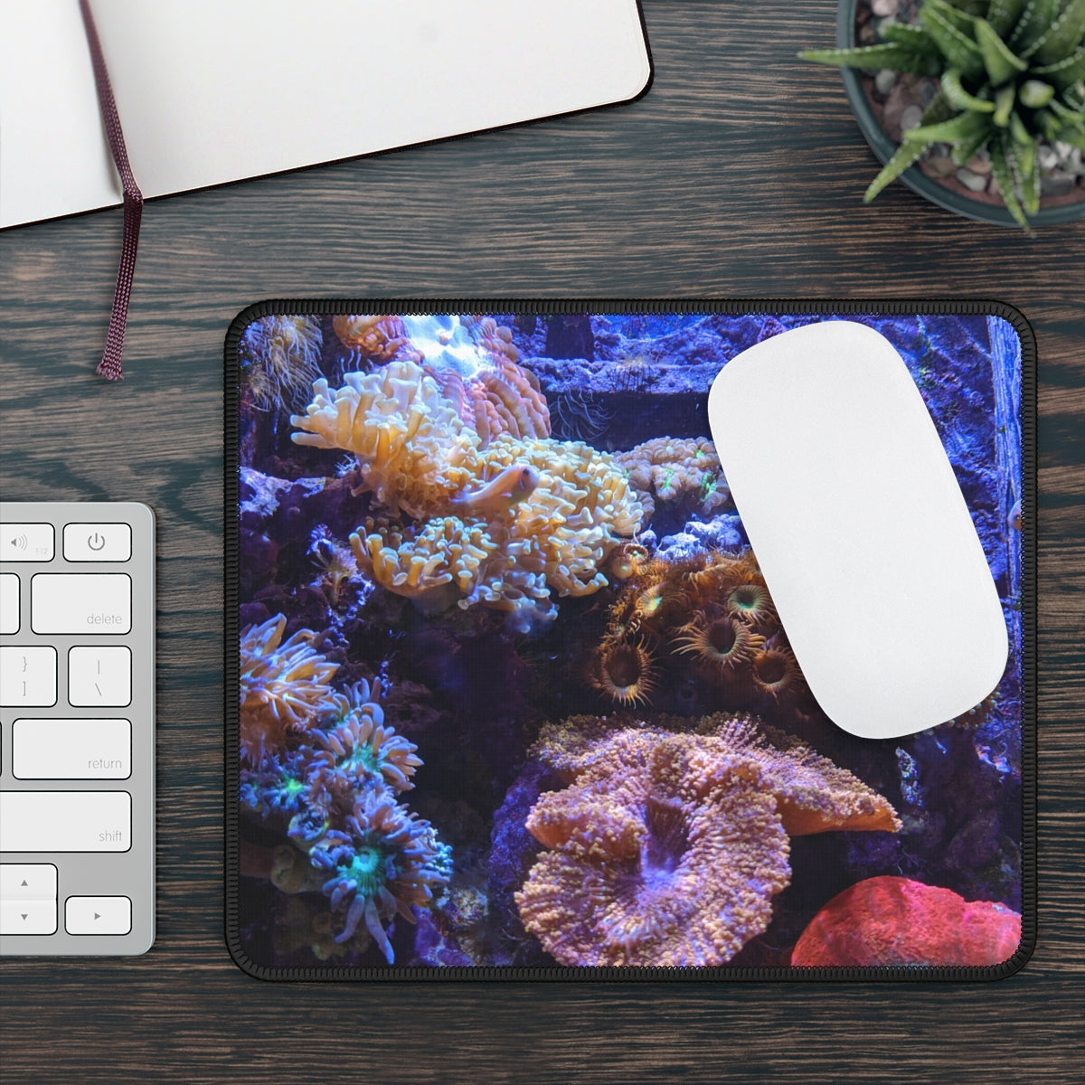 Aquarium Gaming Mouse Pad featuring vibrant aquatic designs, measuring 9x7 inches with stitched edges for durability.