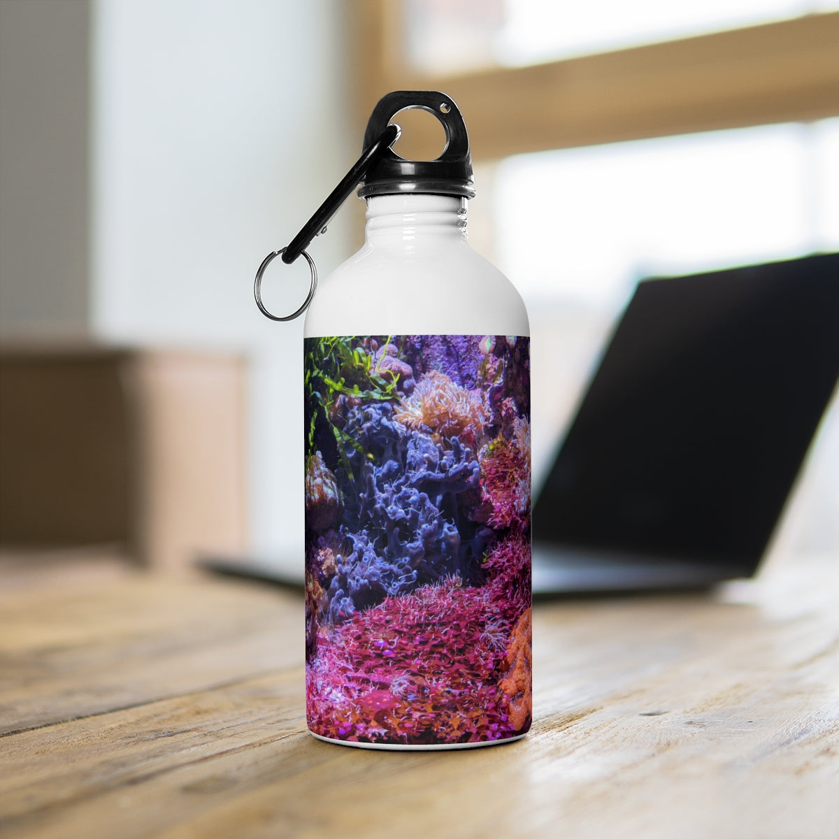 Aquarium Stainless Steel Water Bottle with vibrant print and plastic screw top, ideal for hydration on the go.